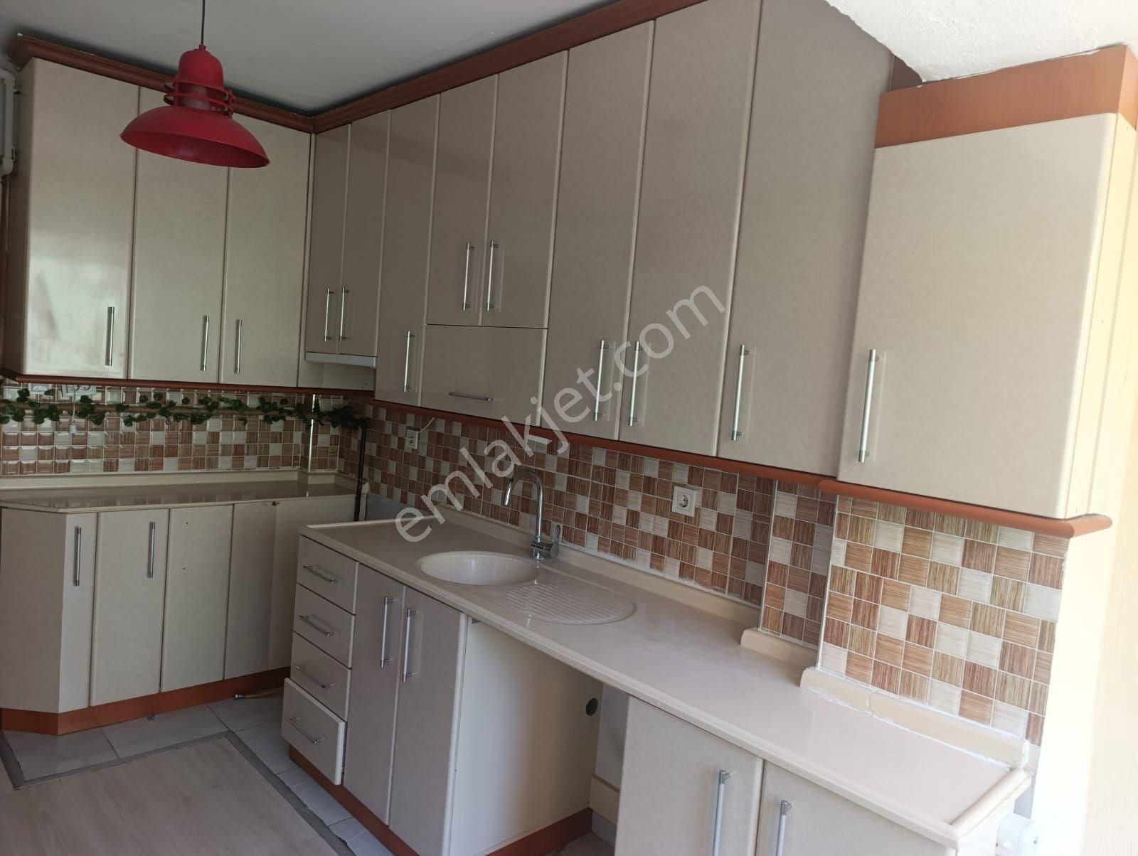 Gho Adalılar'dan Çamlık Caddesinde 3+1 Kiralık Daire