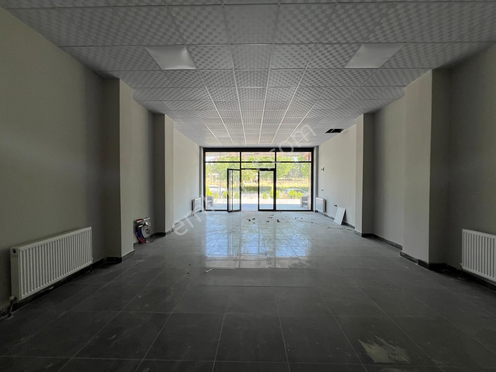 Molla Team'den Marka Değeri Yüksek Konumda Satılık 80 M² Dükkan