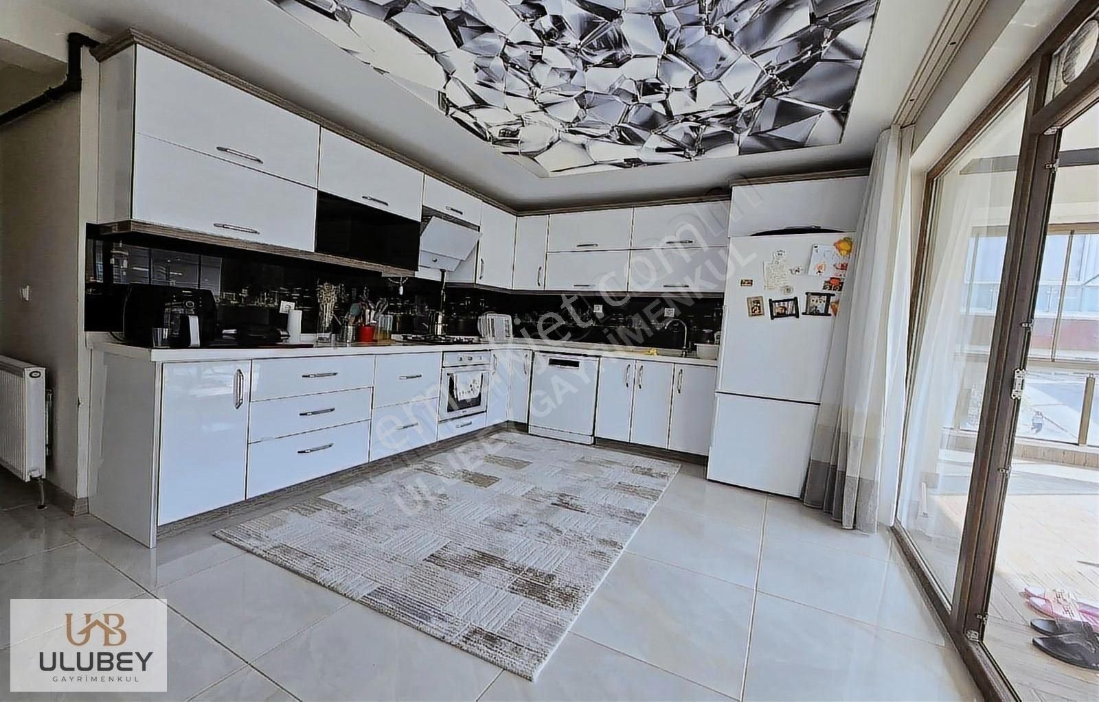 Ufuktepe'de Cadde Paraleli Site Konsept Geniş 3,5+1 Daire