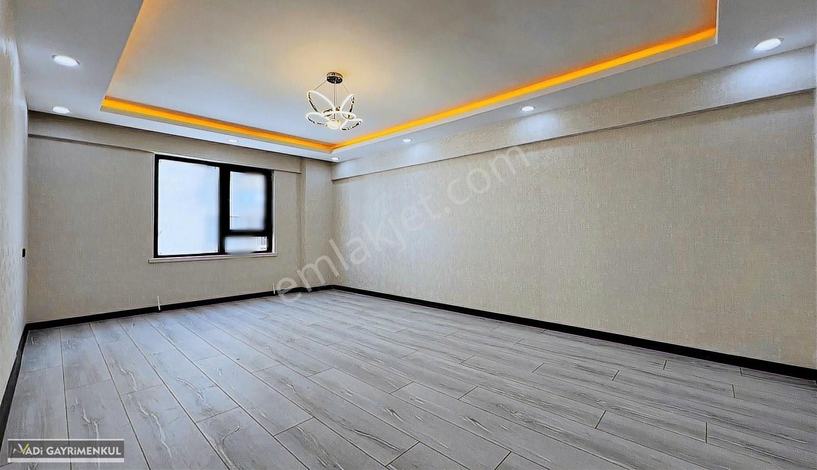 Vadi'den Bağlumda- Cadde Üzeri -teras Balkonlu- Lüks -sıfır -3+1