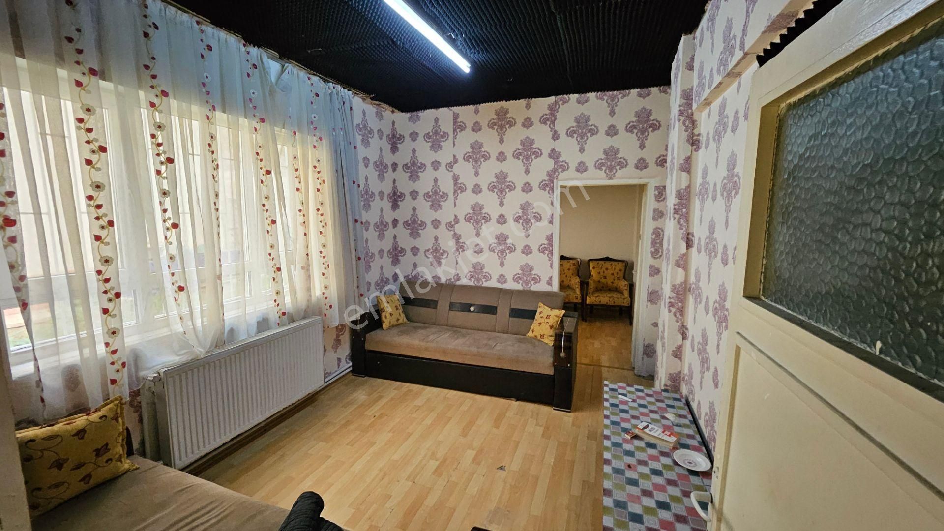 Abidin Paşada 2+1 Satılık Bahçe Katı Daire