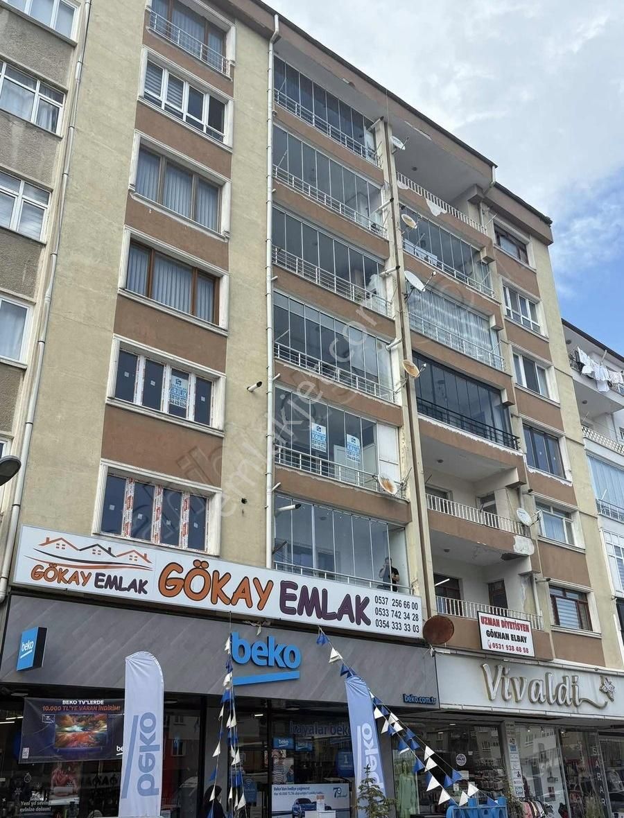 Sefa Emlak'tan Şehir Merkezinde Geniş 3+1 Kiralık Daire