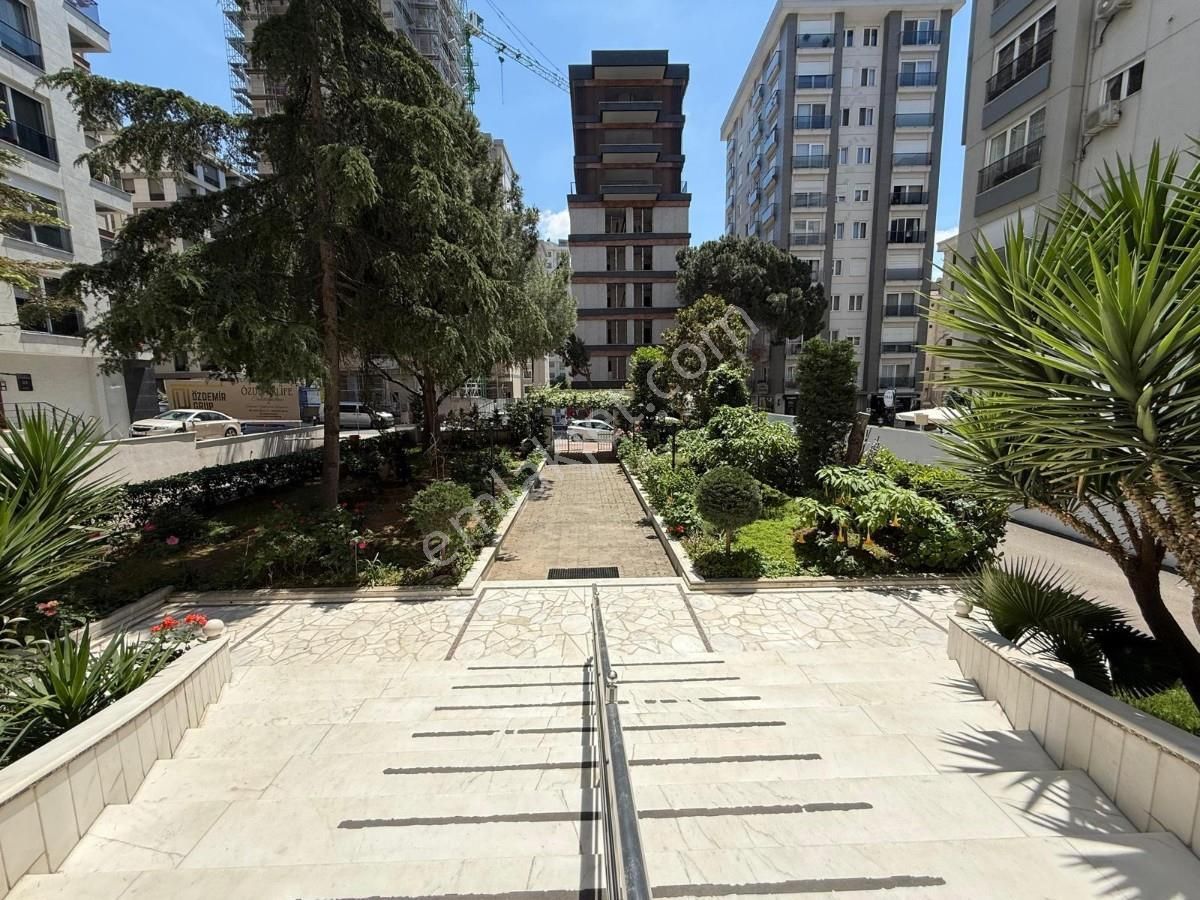 Kadıköy Caddebostanda 4+1 Satılık Daire Troykadan