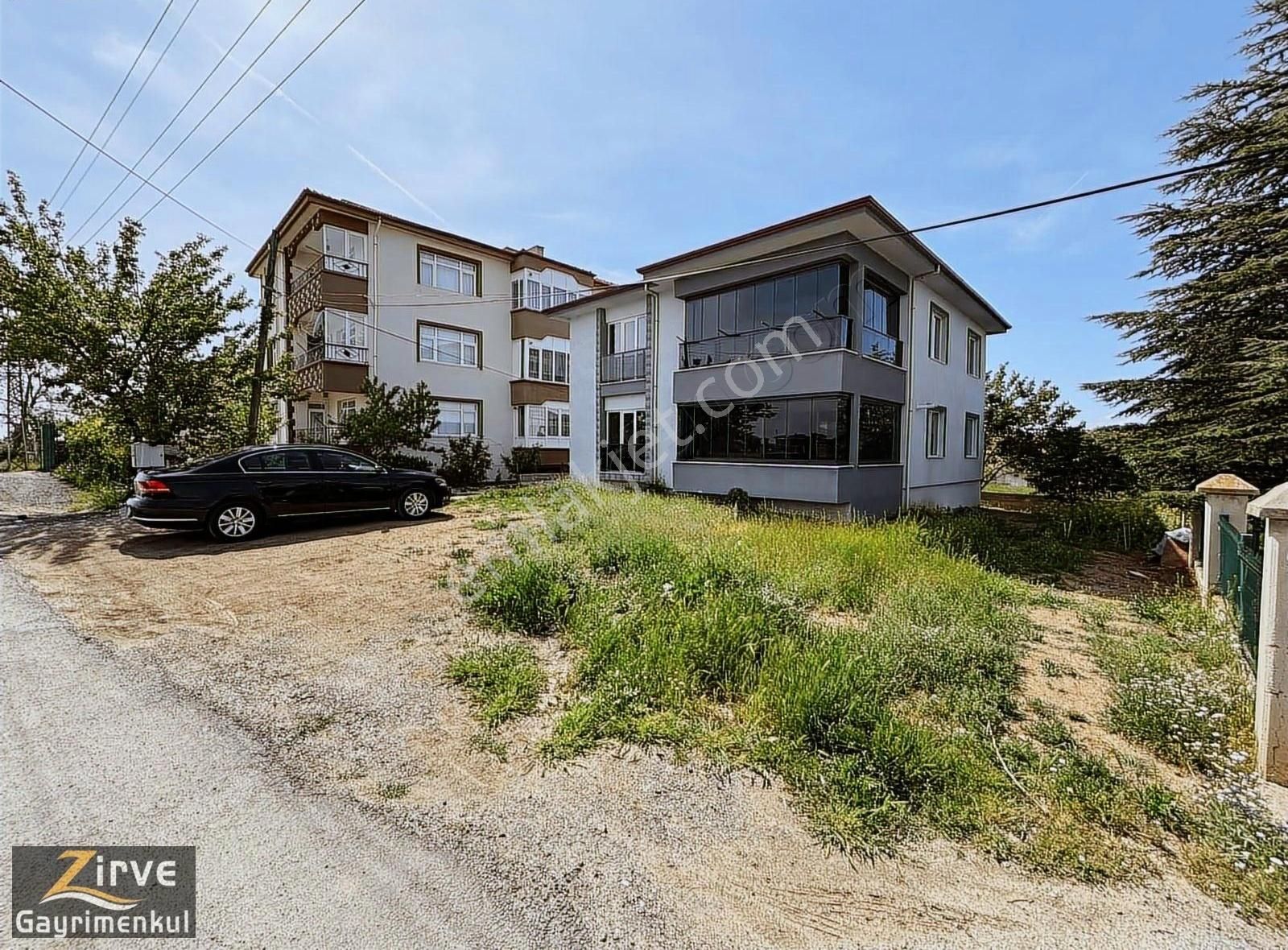 Zirve'den 2 Katlı 240m2 4+1 İskanlı Yerleşim İçersinde Müstakil