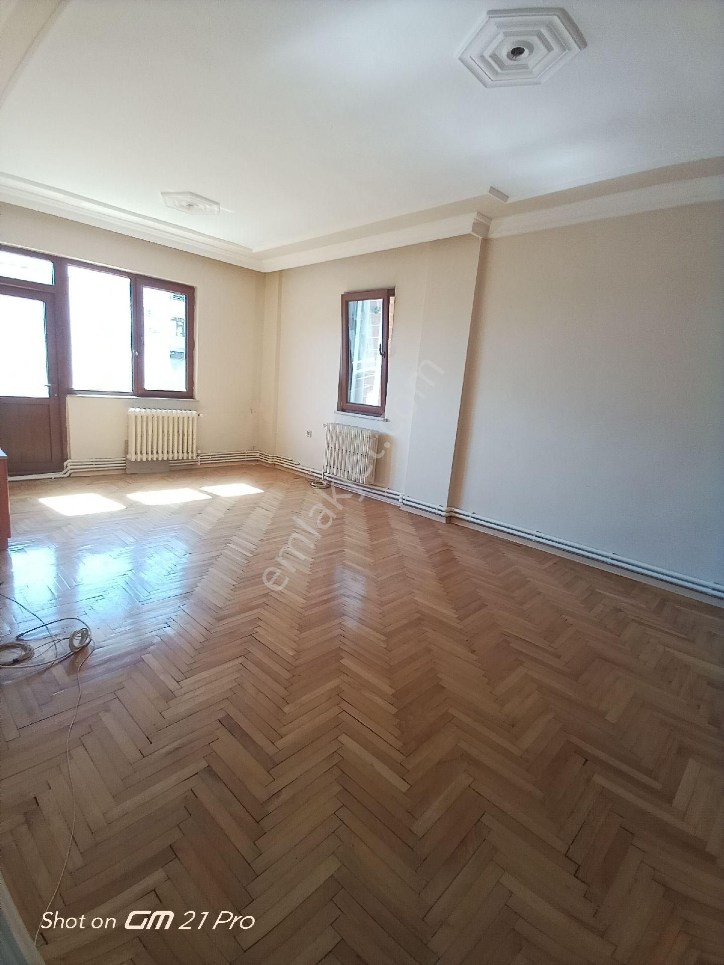 Gür House Gayrimenkul Tekirdağ Hürriyet Mahallesi'nde Site İçerisinde Kiralık 3+1 Ara Kat Daire