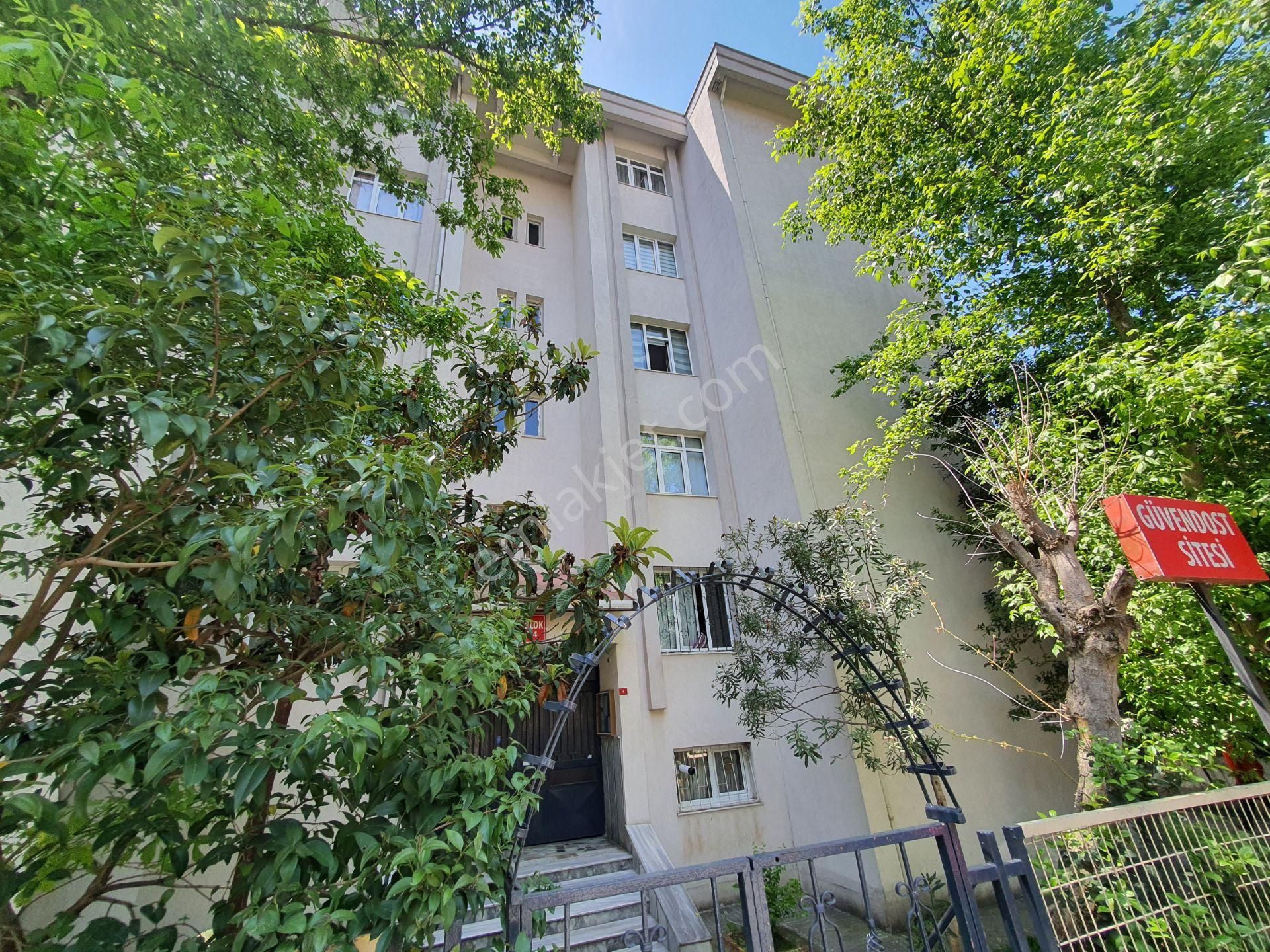 Uğur Mumcu Yatırımlık Site Ve Yeşillikler İçinde 3+1