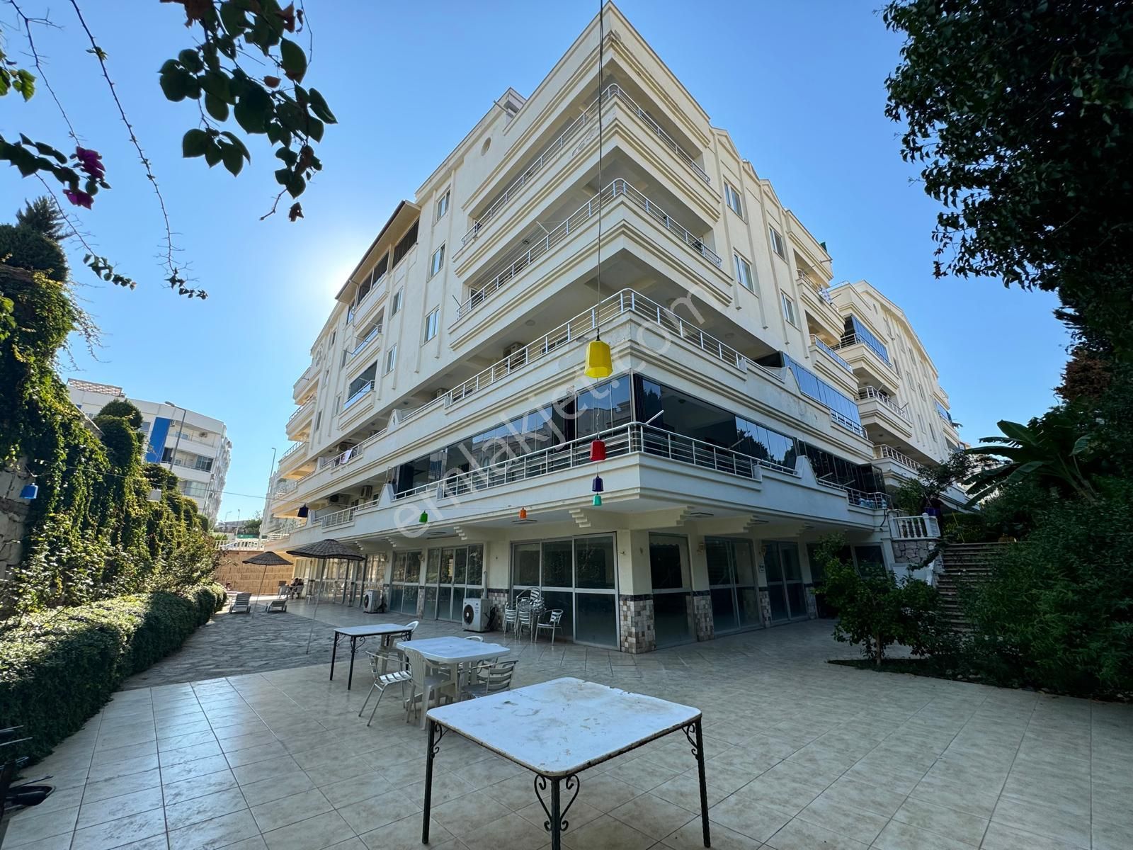 Didim Efelerde Havuzlu Sitede 2+1 Eşyalı Daire