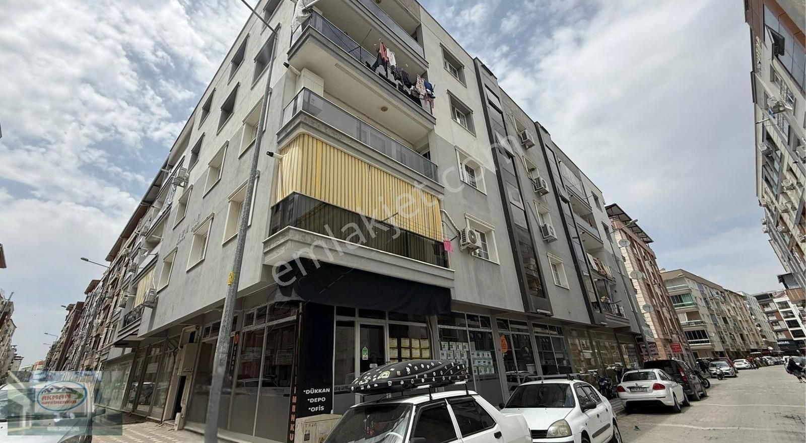 Akman Gayrimenkul'den Muradiye'de Satılık 3+1 Daire