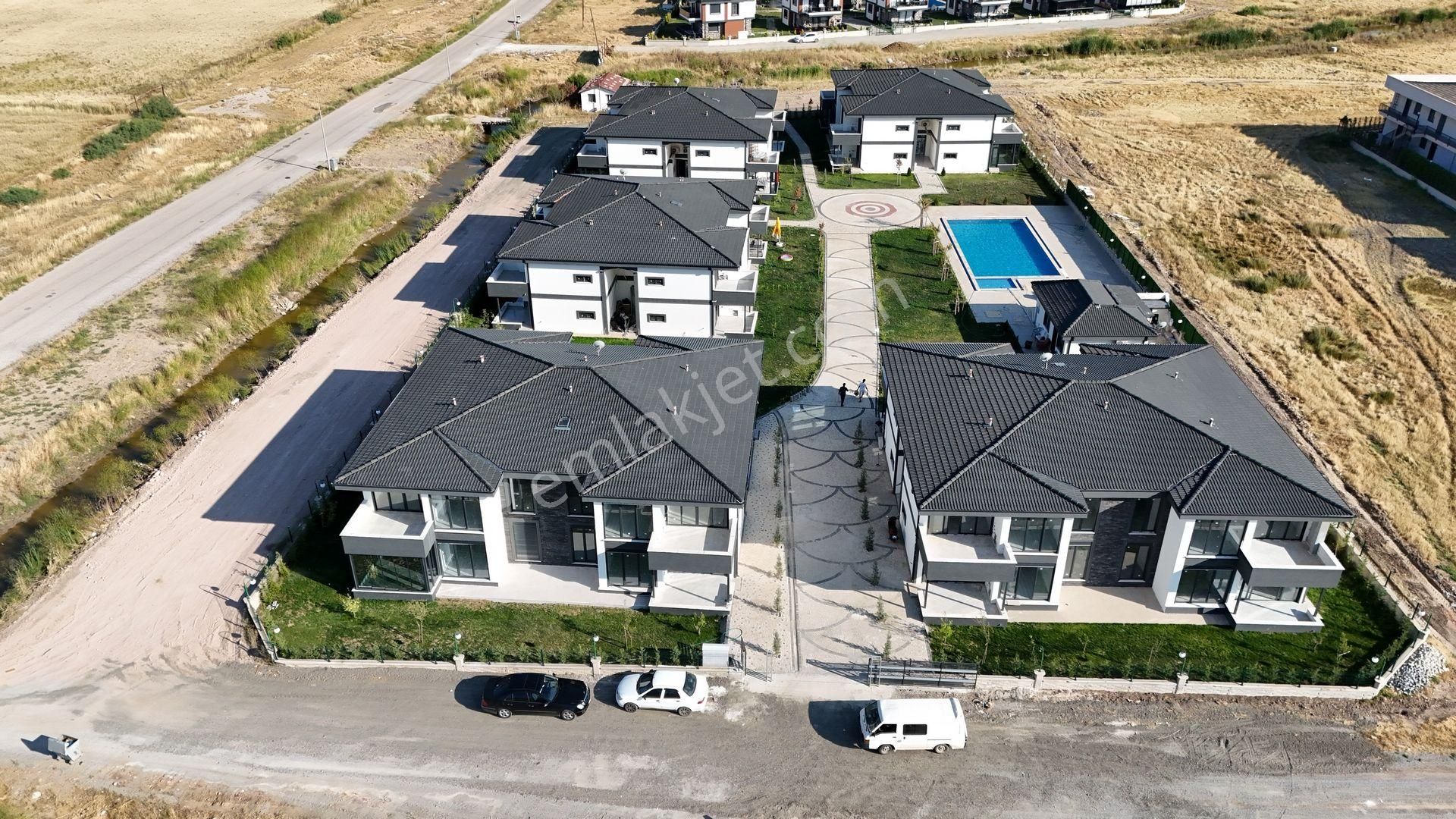 S&s Emlak’dan Küçükköy’de Havuzlu Site İçerisinde 2+1 Sıfır Satılık Daire