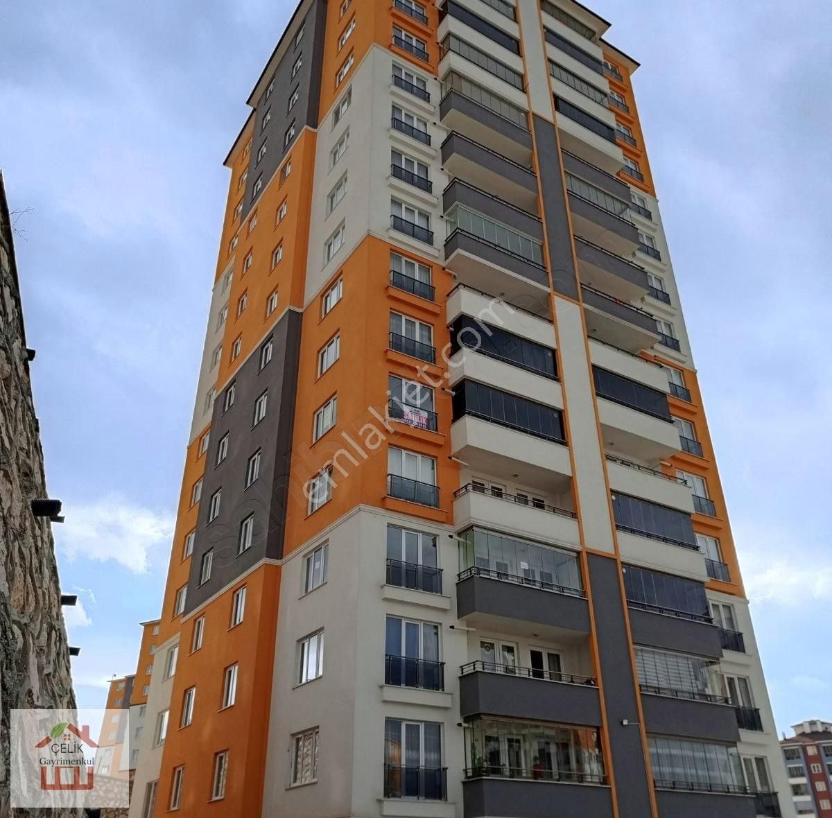 Çelik Gayrmenkl Den Ebeveyn Banyolu Kaan Sitesinde 2+1