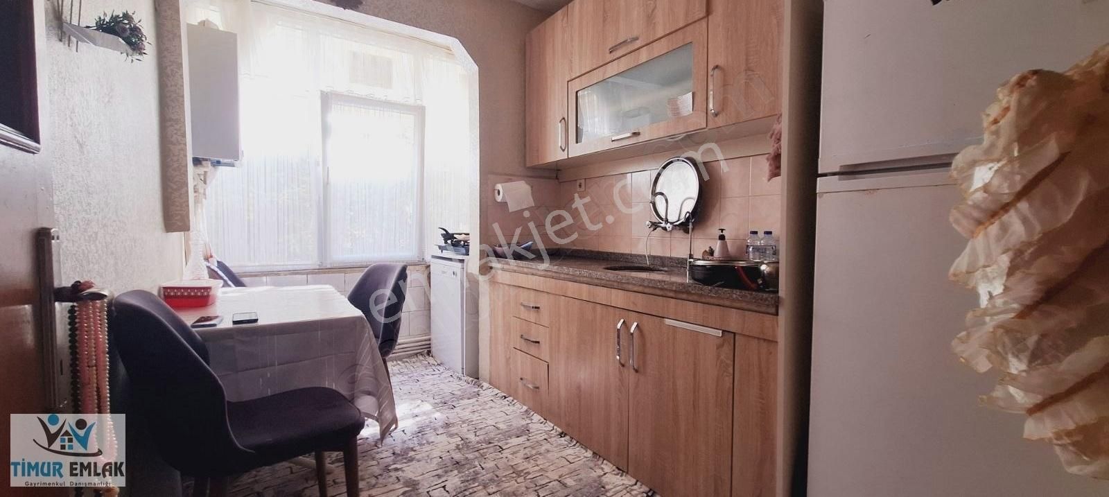 Avcılar Cihangirde Balkonlu Yüksek Giriş 2+1 Daire