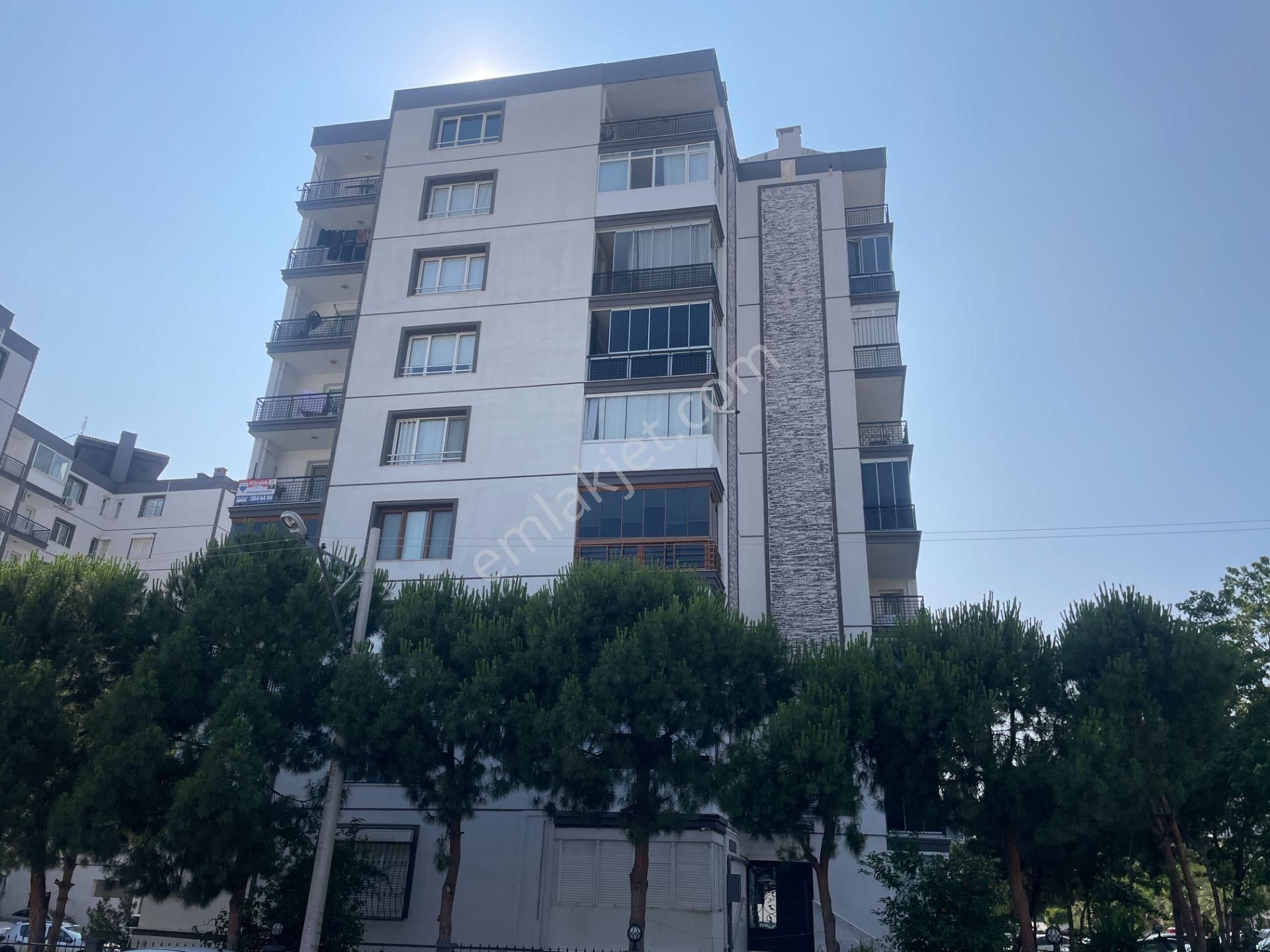 Eşyalı 3+1 Kiralık Daire Doğalgazlı Asansörlü Ara Kat