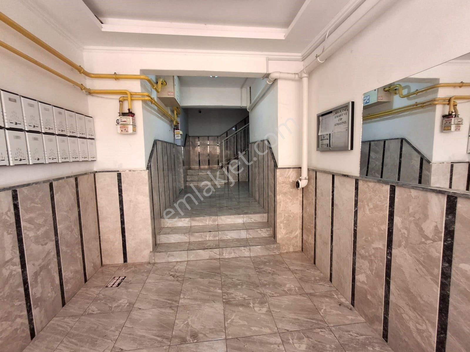 Çiğli Evka 5 'de Merkezi Konumda Ara Kat Kiralık 3+1 Daire - Görsel 5