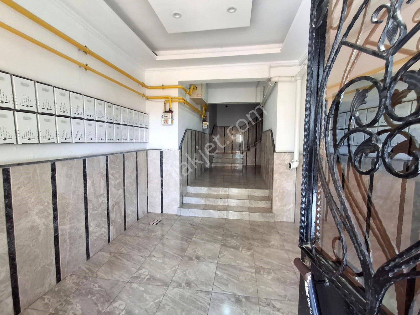 Çiğli Evka 5 'de Merkezi Konumda Ara Kat Kiralık 3+1 Daire - Görsel 4