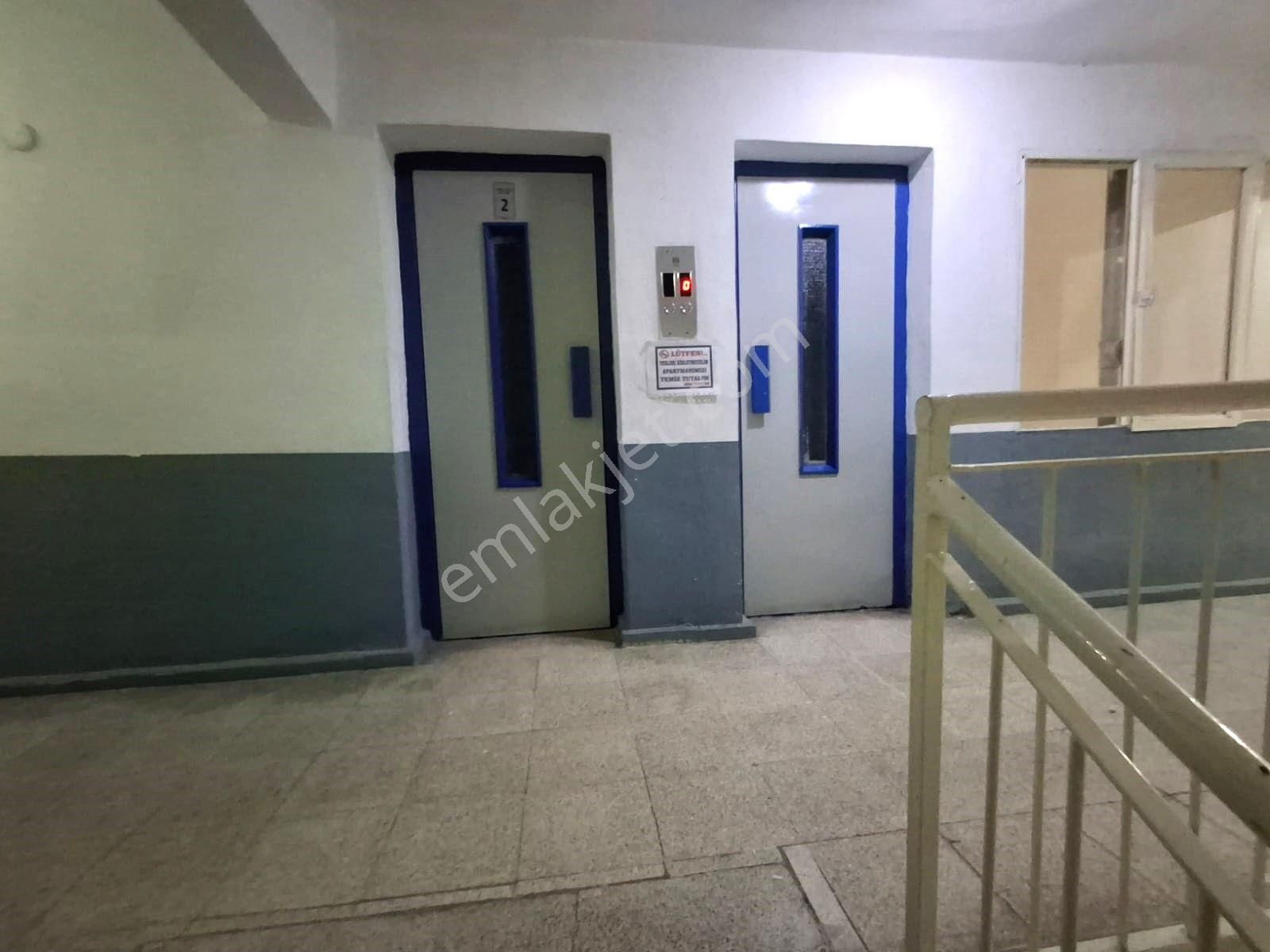 Çiğli Evka 5 'de Merkezi Konumda Ara Kat Kiralık 3+1 Daire - Görsel 7