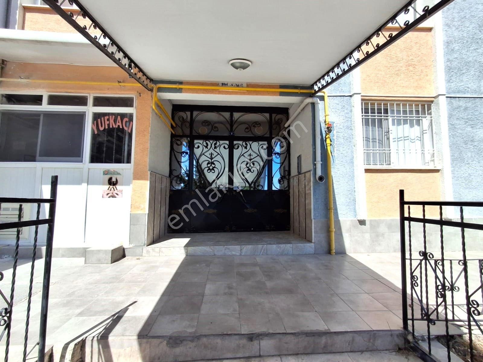 Çiğli Evka 5 'de Merkezi Konumda Ara Kat Kiralık 3+1 Daire - Görsel 3