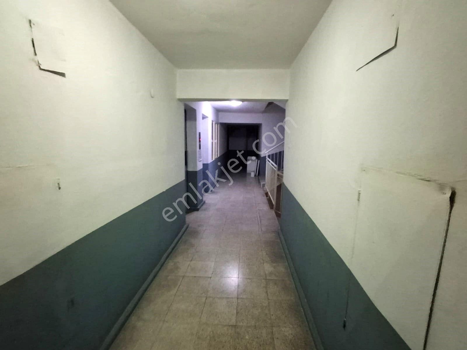 Çiğli Evka 5 'de Merkezi Konumda Ara Kat Kiralık 3+1 Daire - Görsel 8