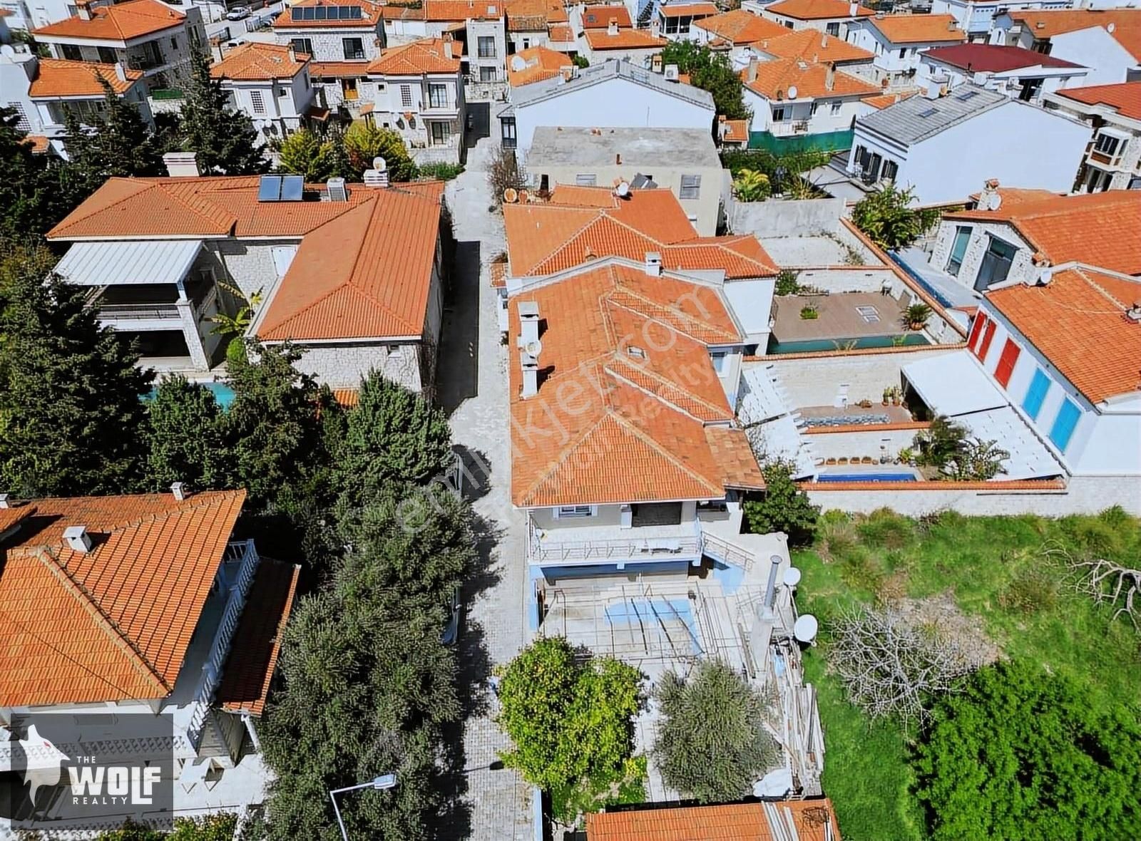 Çeşme Alaçatıda Otel Yapımına Uygun Müstakil Ev Ve Arsası