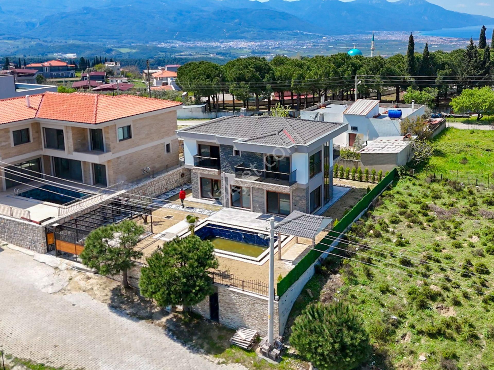 Kuşadası Yaylaköyde Doğanın Kalbınde Özel Havuzlu Müstakıl Vılla