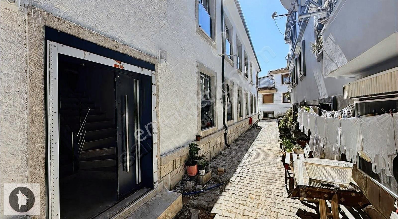 Çeşme Dalyan Mahallesinde Marinaya Çok Yakın Teraslı 1+1 Daire