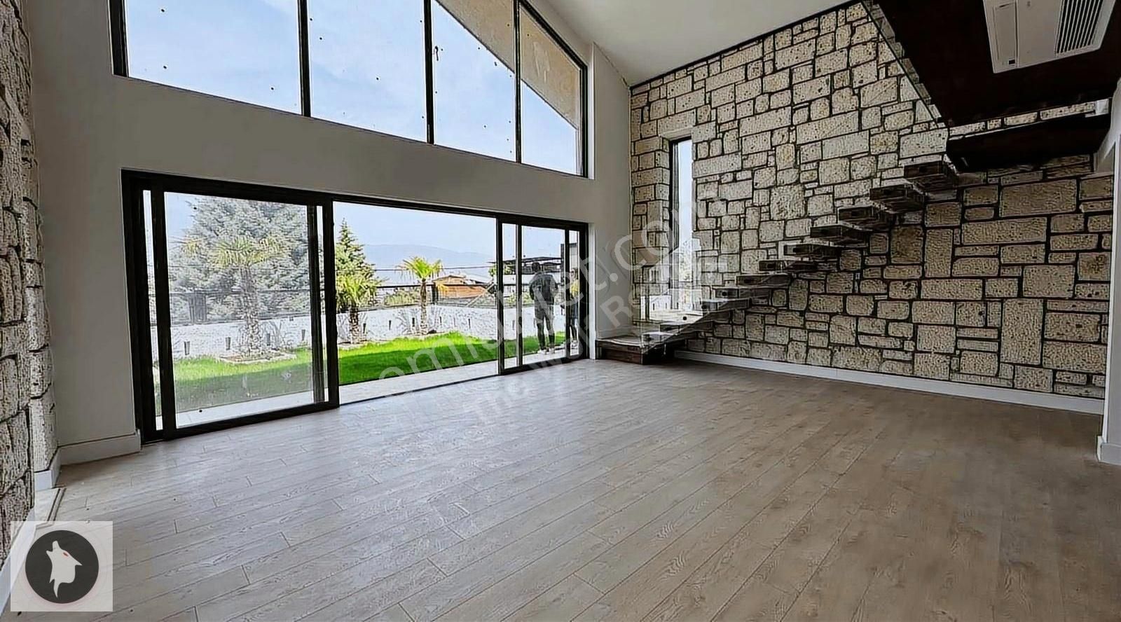 Kemalpaşa Çınarköyde Geniş 5+1 Loft Villa