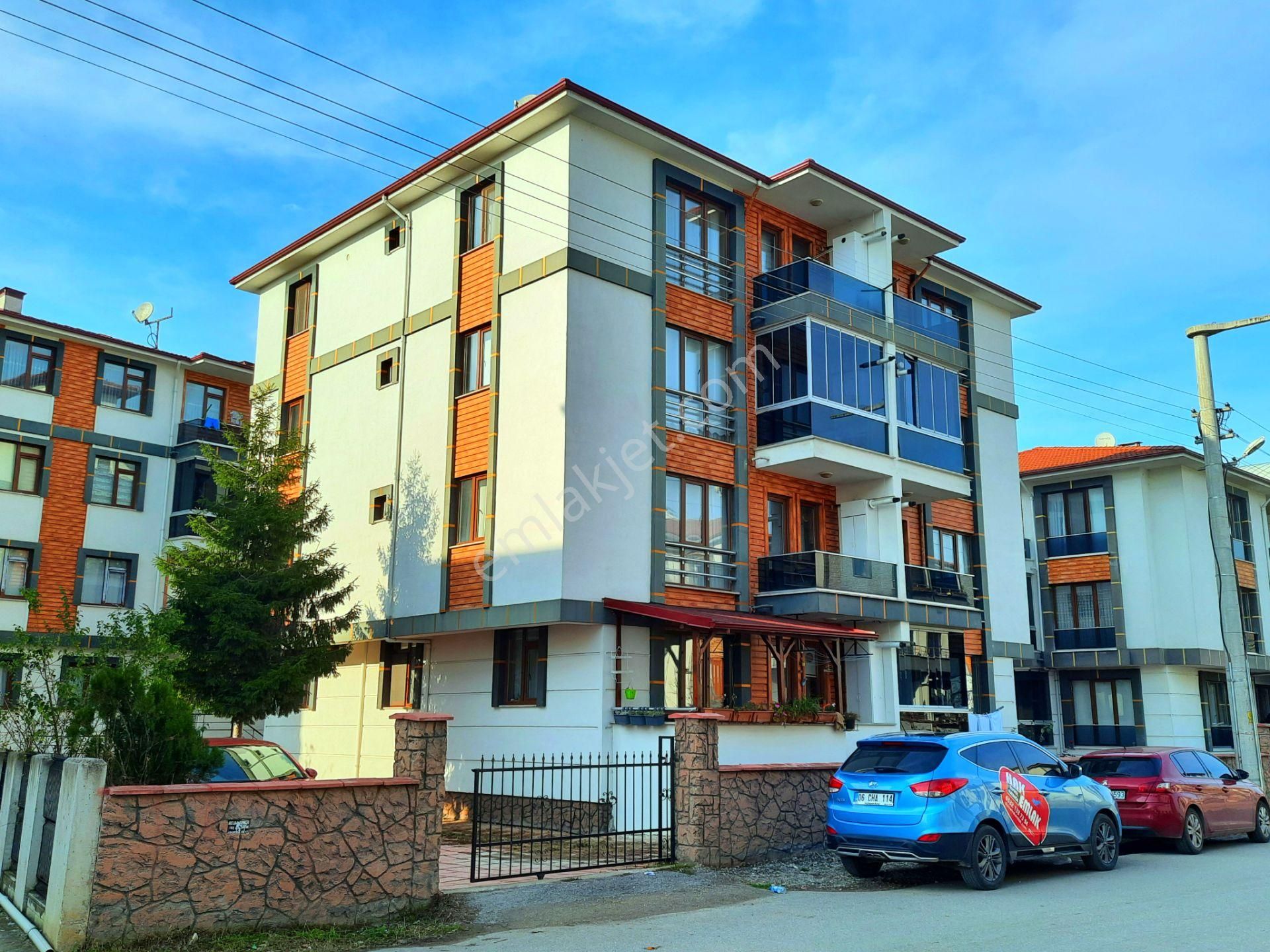Hak Emlak'tan Aziziye Mah.de Pazar Yeri Yanı Kiralık 2+1 Daire