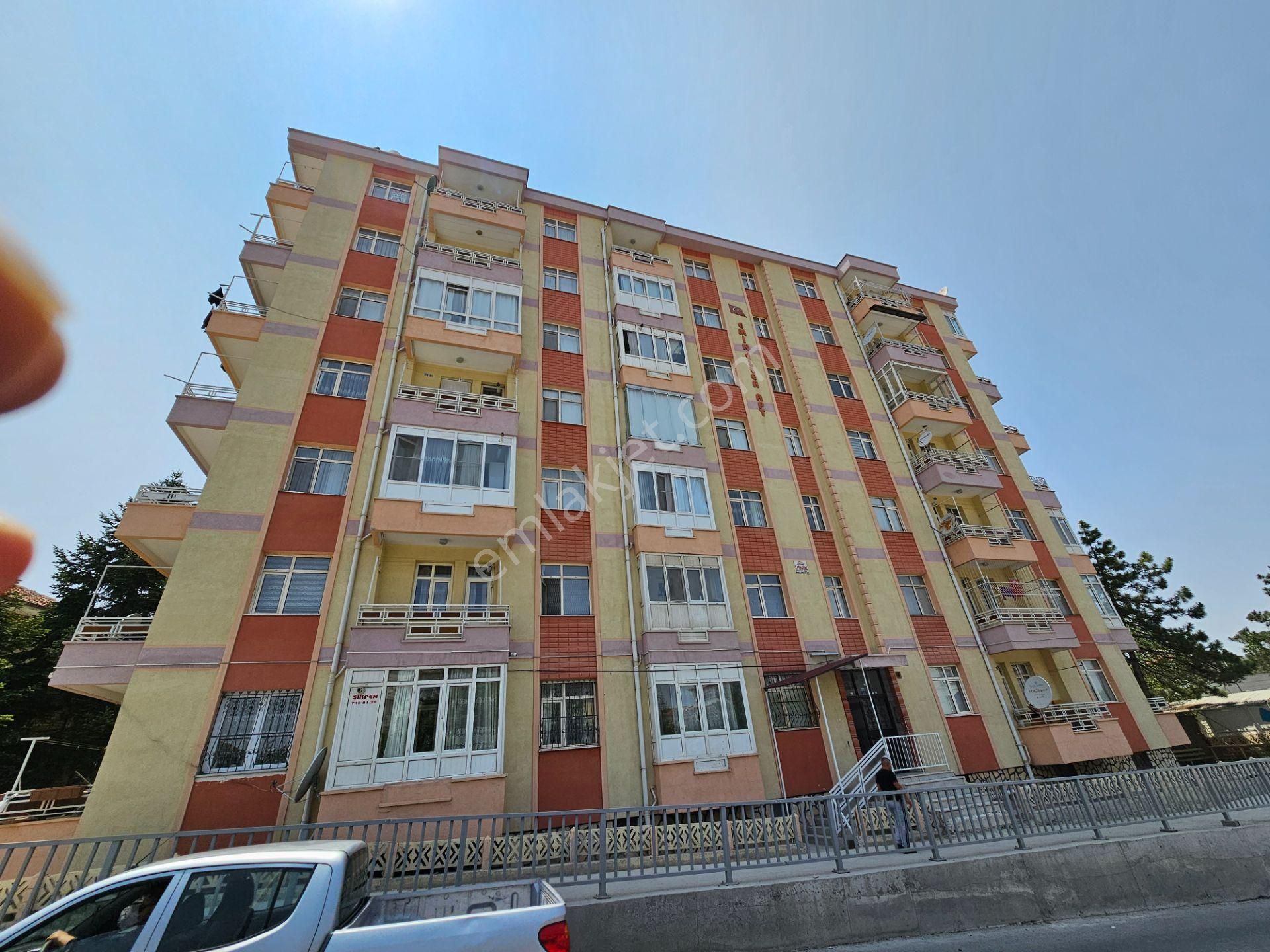 Hastane Cad. Alt Geçit Yanı 3+1 Arakat Satılık Daire