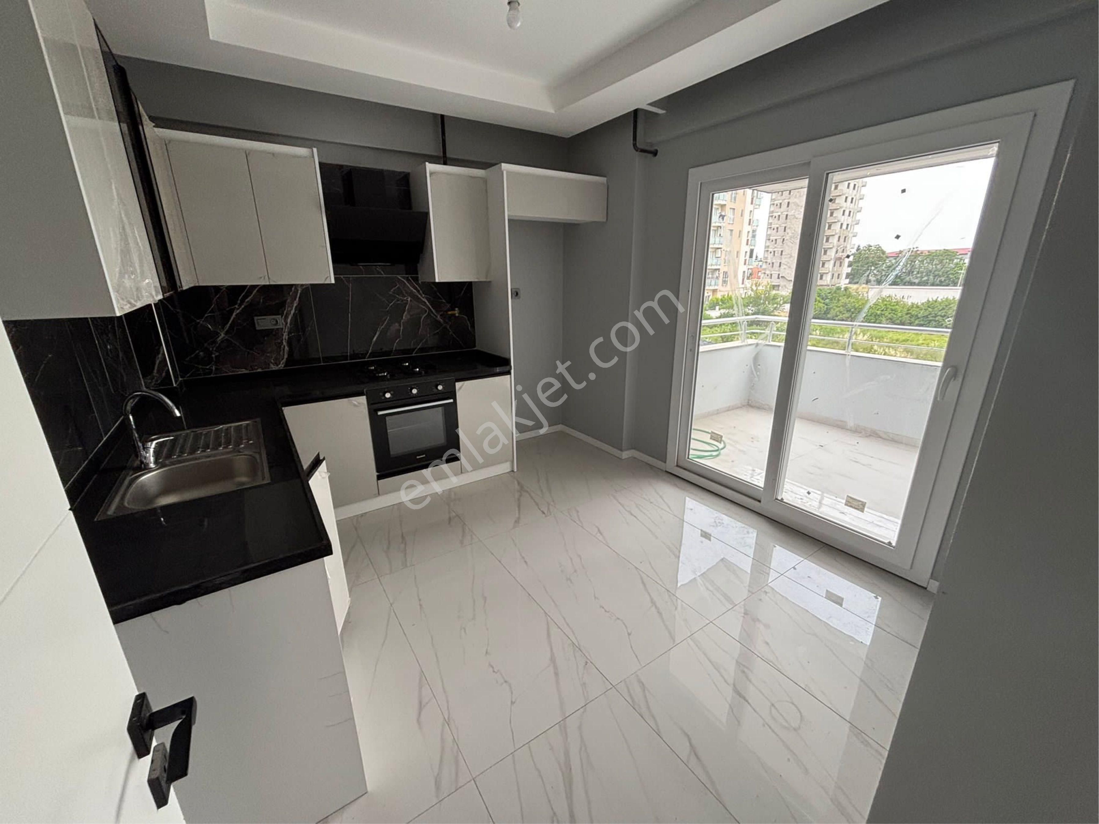 Aydınlar Mahallesi Az Katlı Binada Sıfır 3+1 K. Mutfak Satılık Daire