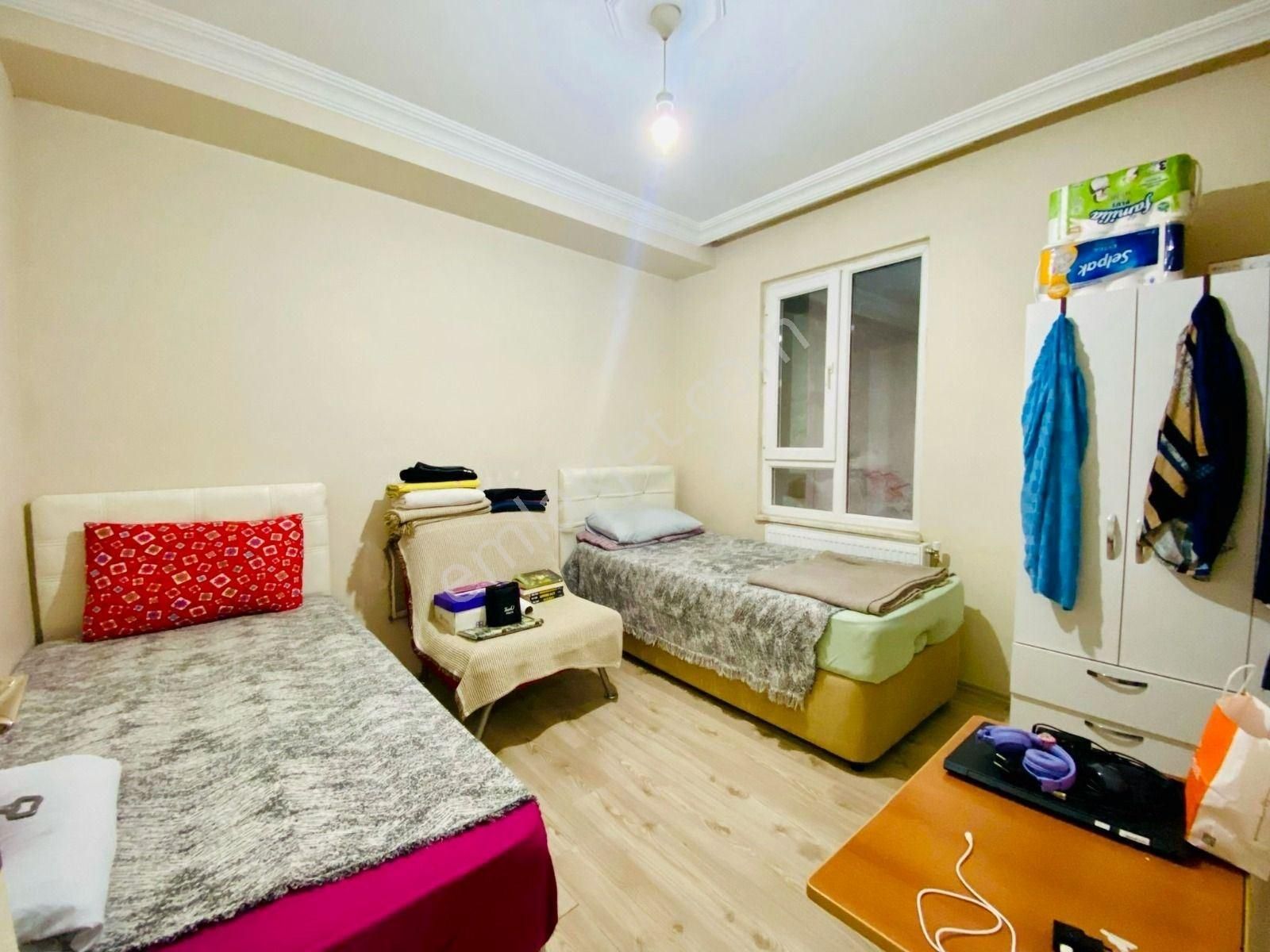 Yükselden Edremit Adliye Sokağında Ara Kat Full Eşyalı 1+1 Daire