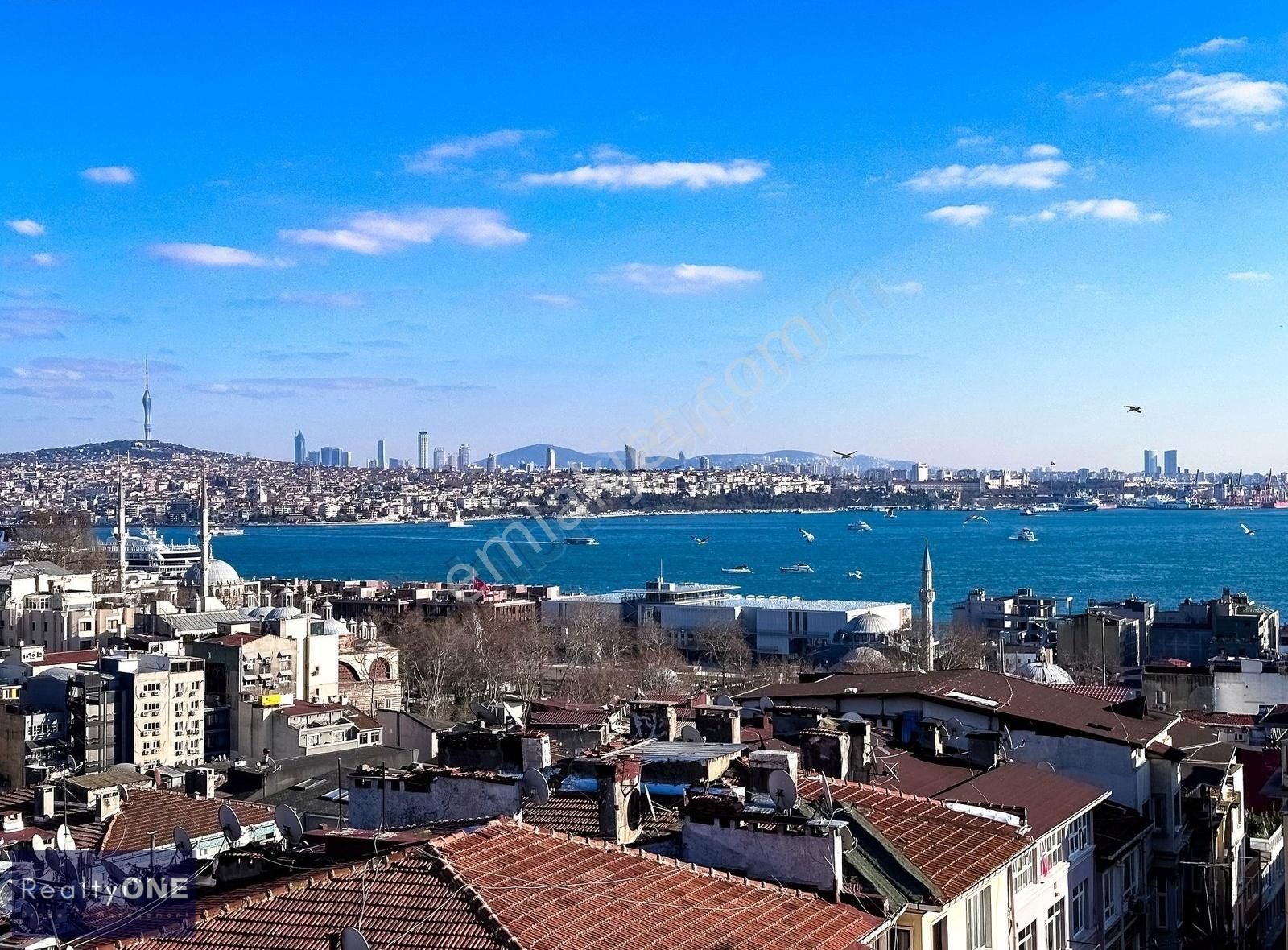 R-one Beyoğlu Tarihi Bina Ortak Teraslı Eşyalı Kiralık Daire-eng