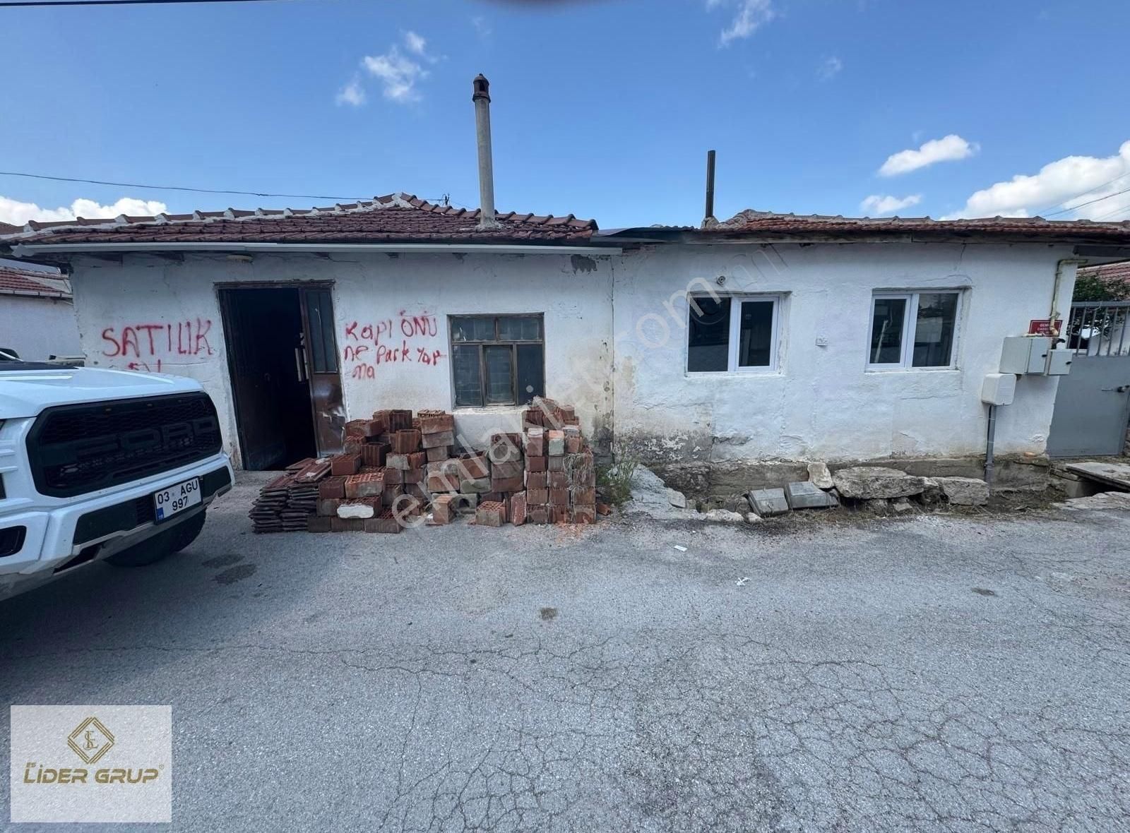 Kırka Da Satılık Avlulu Müstakil Ev
