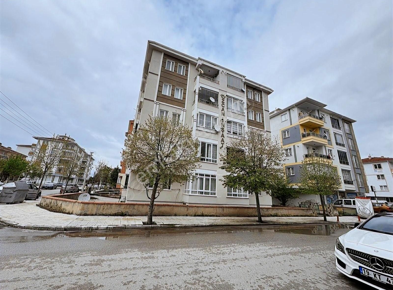 Satılık Köşe Başında 2+1 Kevser Camii Yanında