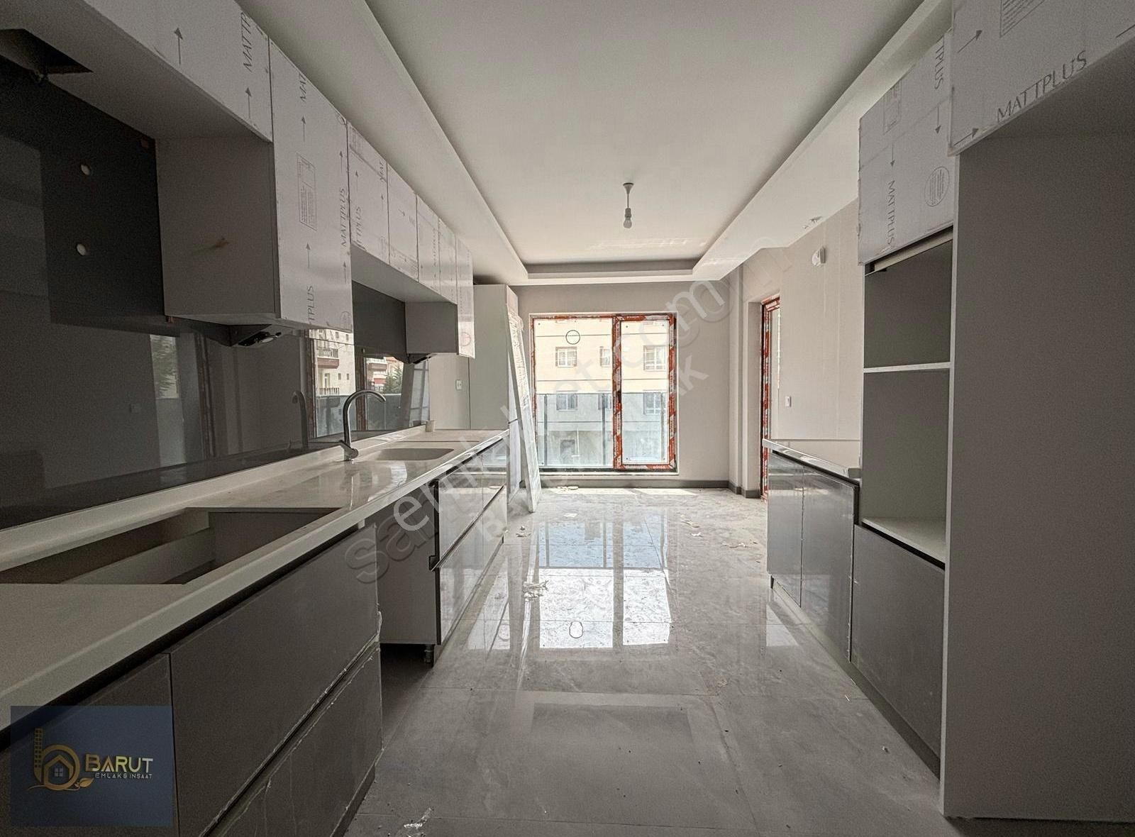 Barut Emlaktan 3 Cepheli Cadde Üzeri Sıfır Güney 4+1 Daire 1.kat