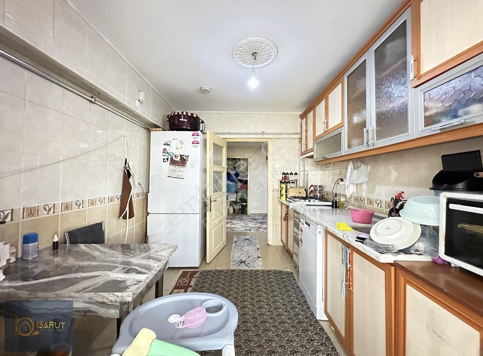 Barut Emlaktan Fatih De Geniş, Kullanışlı, Önü Açık 2+1 Daire