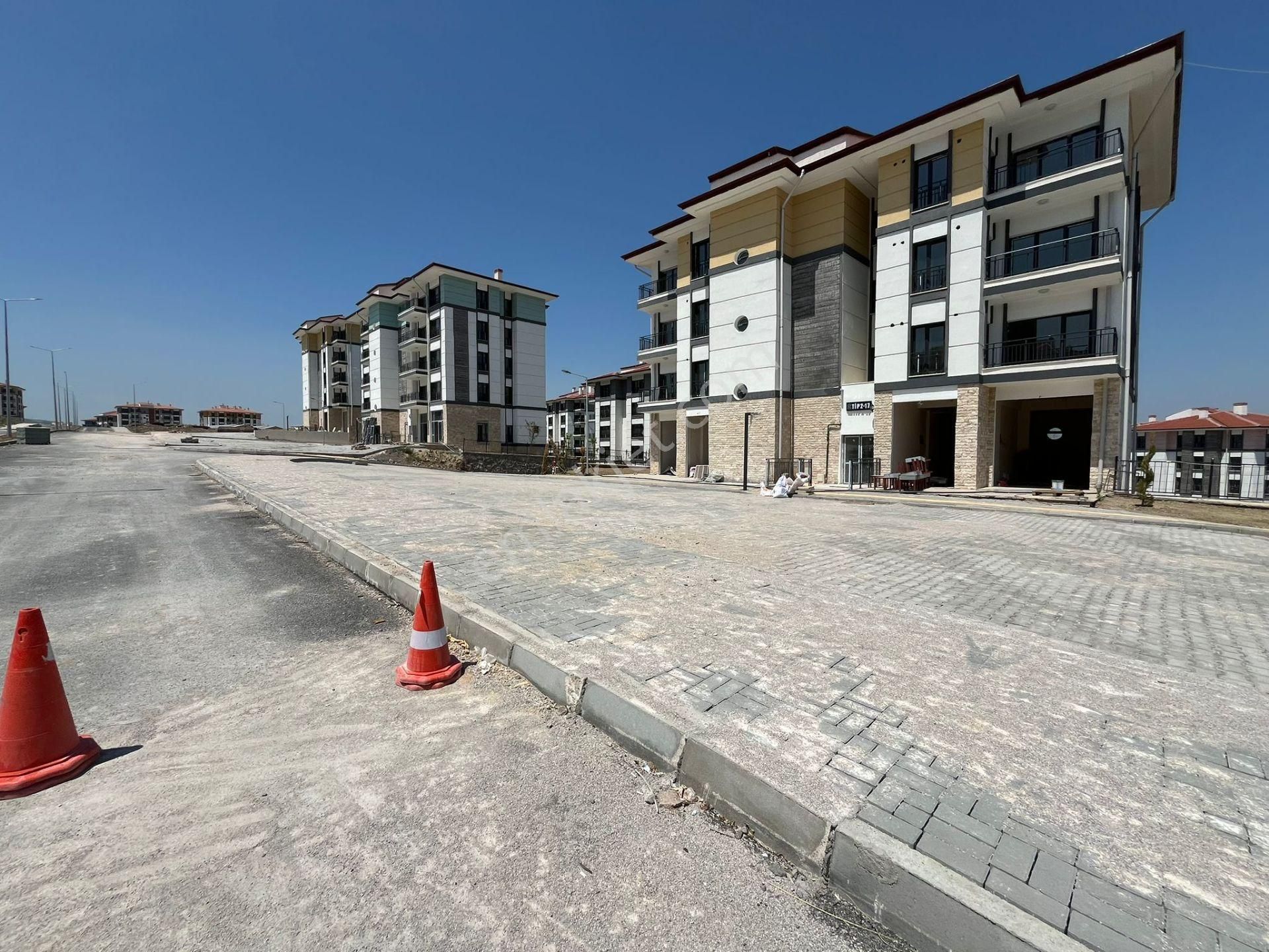 Akgedik Zeki Emlak'tan Toki 4.etap İşlek Cadde'de Kiralık İşyeri - Görsel 3