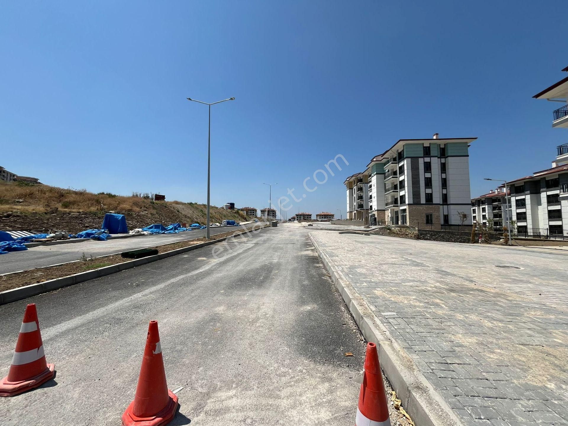 Akgedik Zeki Emlak'tan Toki 4.etap İşlek Cadde'de Kiralık İşyeri - Görsel 4