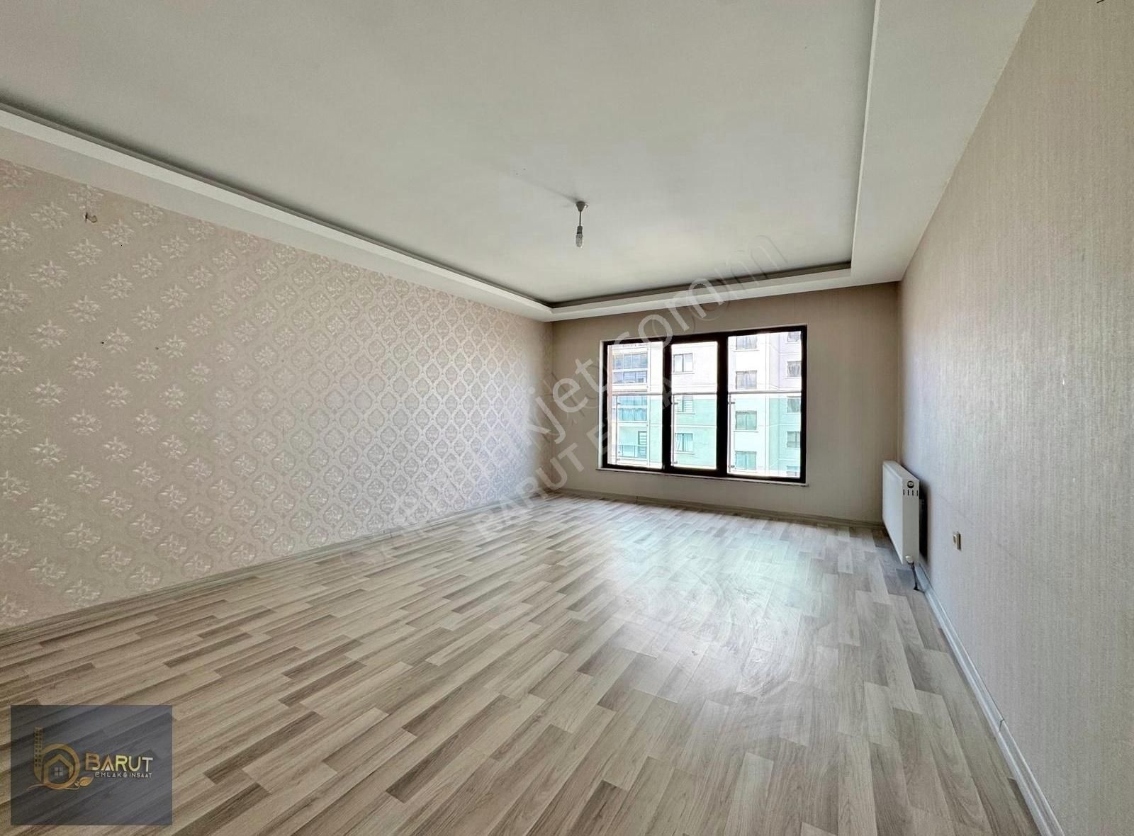 Barut Emlaktan E. Banyolu 160 M2 Teras Balkonlu 3+1 Site Dairesi