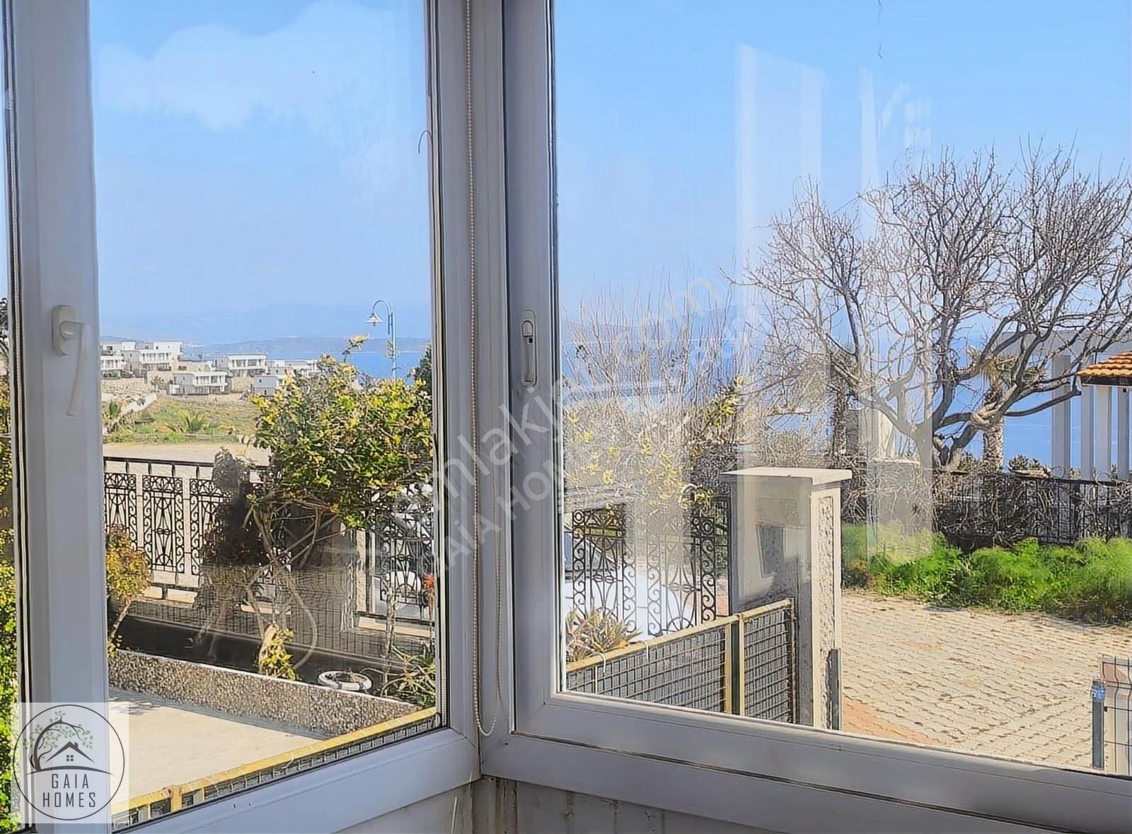 Akyarlar'da Denize Sıfır Sitede Satılık 3+1 Müstakil Villa - Görsel 2