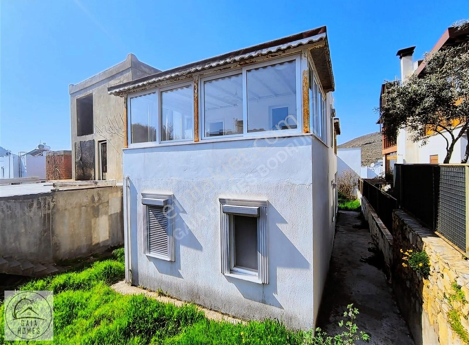 Akyarlar'da Denize Sıfır Sitede Satılık 3+1 Müstakil Villa - Görsel 16