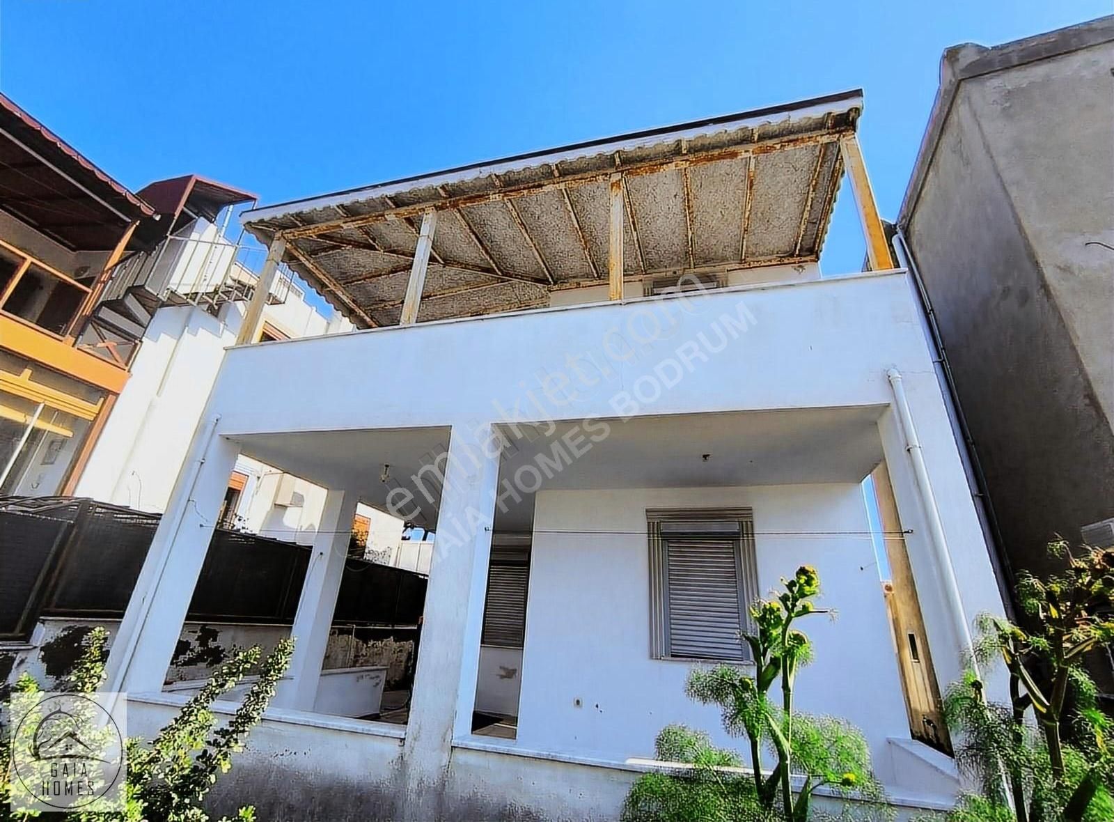 Akyarlar'da Denize Sıfır Sitede Satılık 3+1 Müstakil Villa - Görsel 17