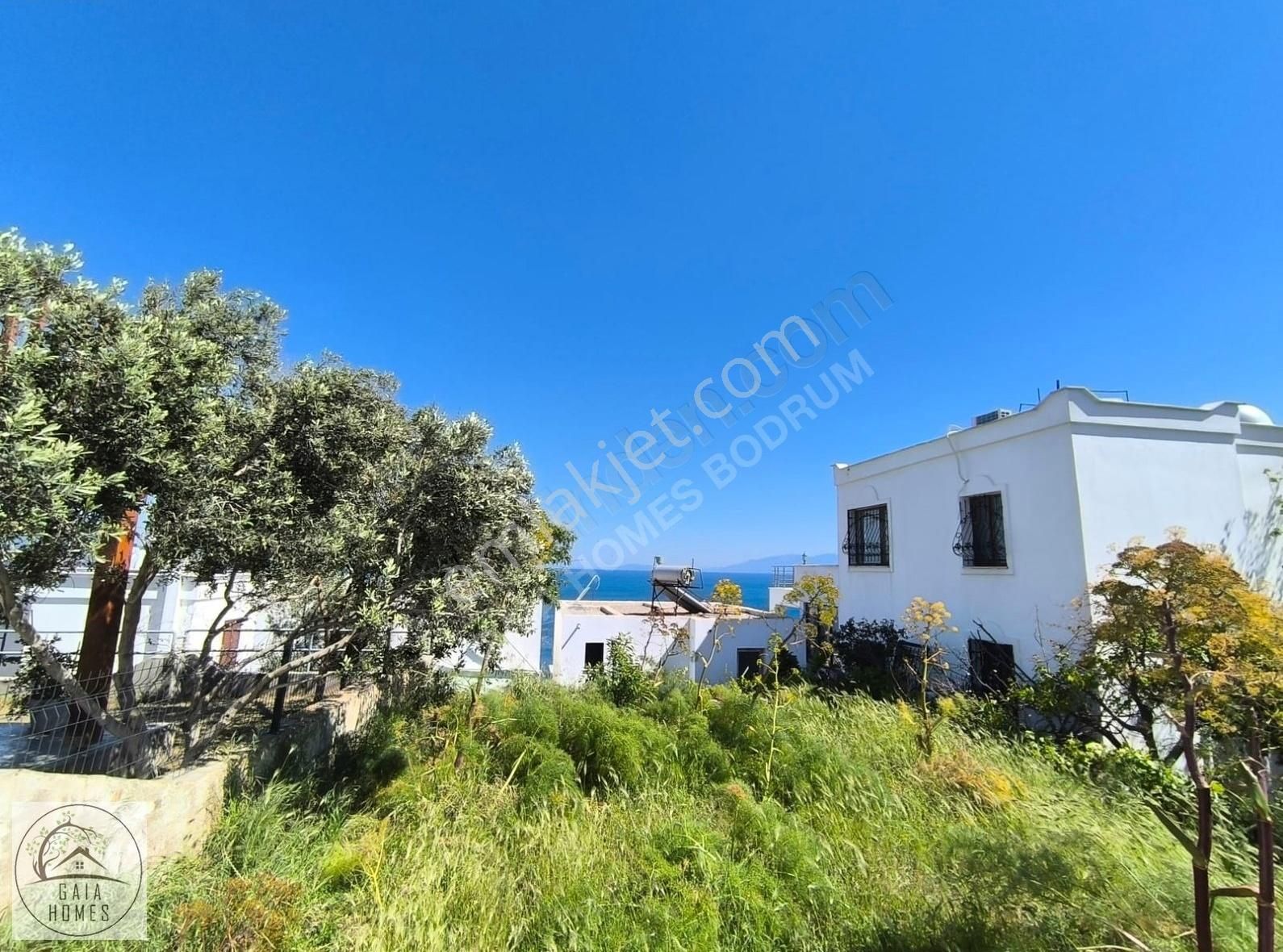 Denize Sıfır Sitede, Deniz Manzaralı Satılık Köşe Arsa - Görsel 10