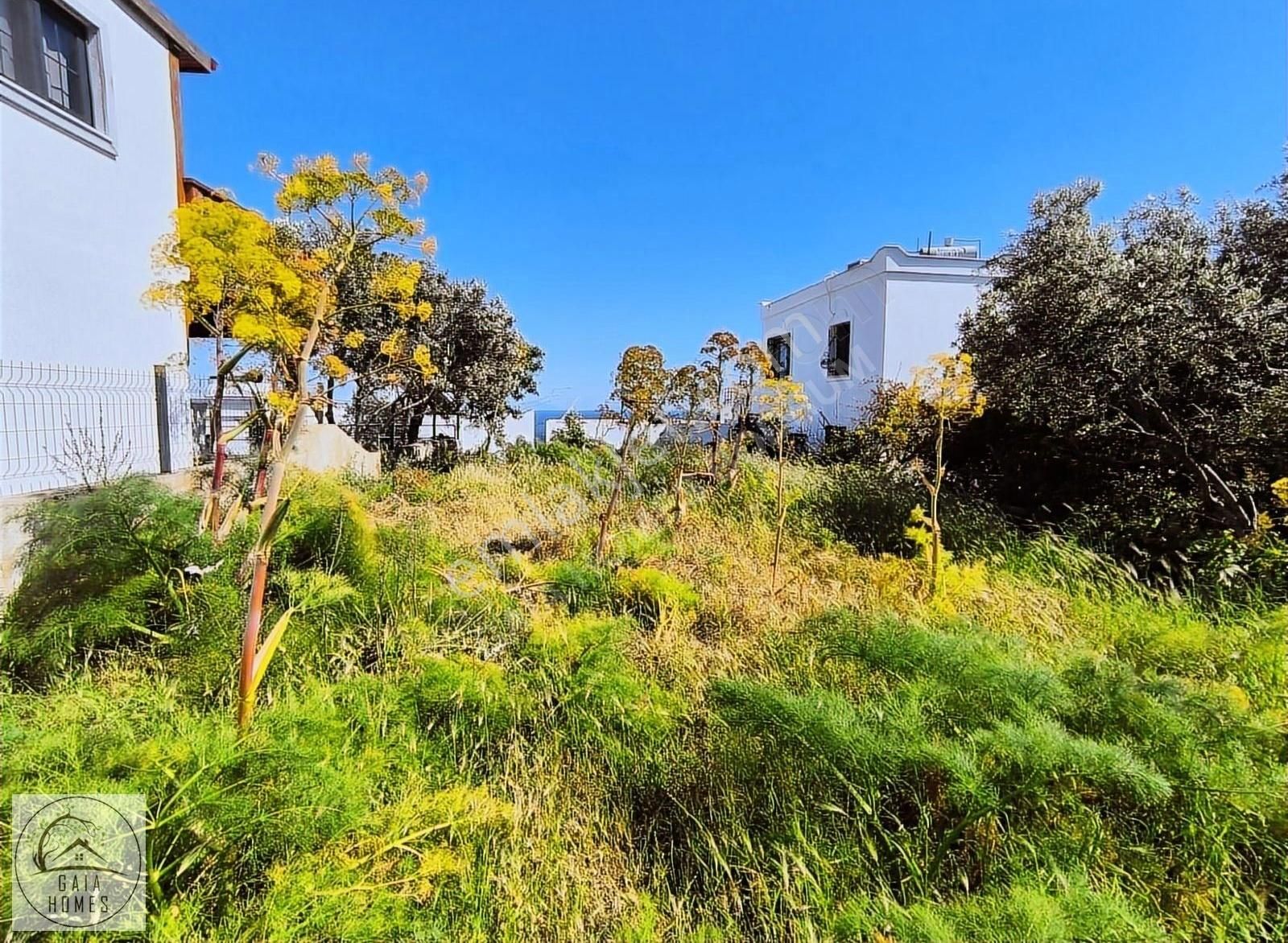 Denize Sıfır Sitede, Deniz Manzaralı Satılık Köşe Arsa - Görsel 2