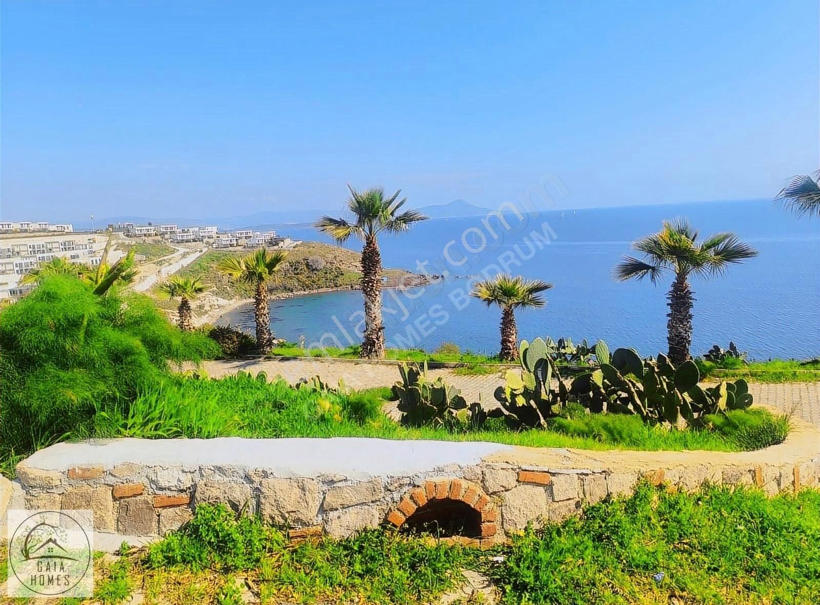 Denize Sıfır Sitede, Deniz Manzaralı Satılık Köşe Arsa - Görsel 6