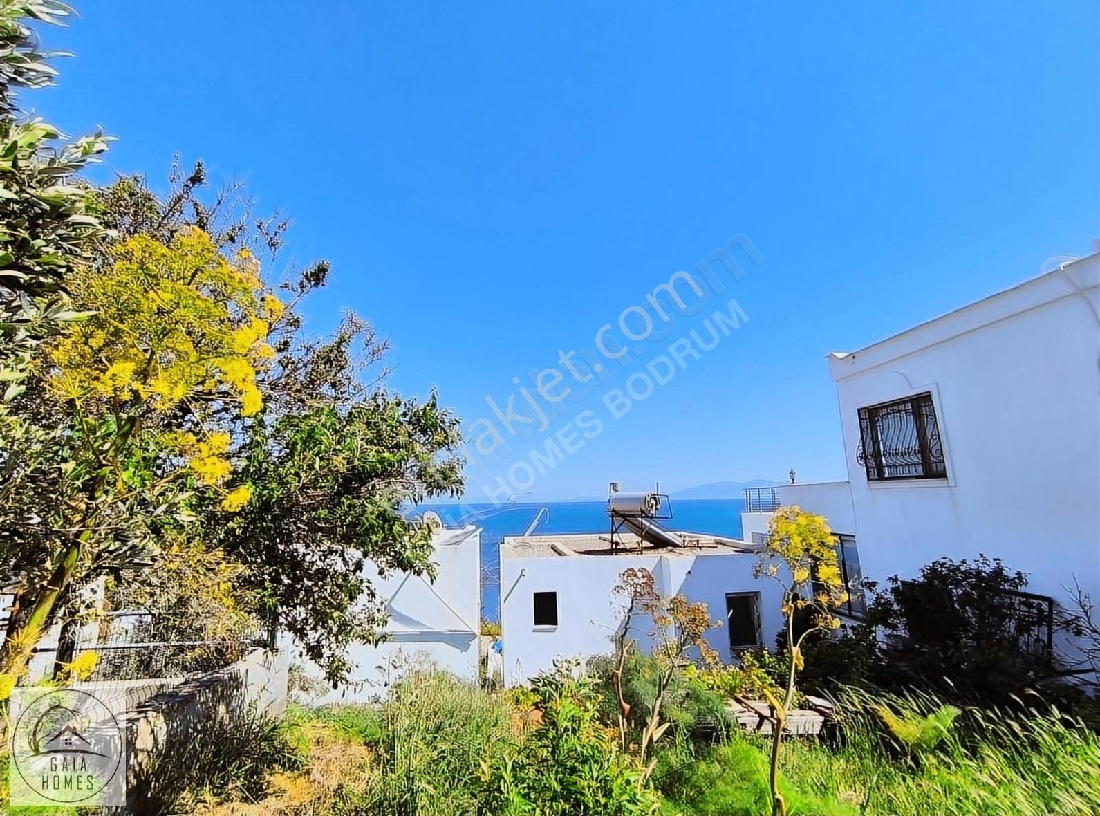 Denize Sıfır Sitede, Deniz Manzaralı Satılık Köşe Arsa - Görsel 8