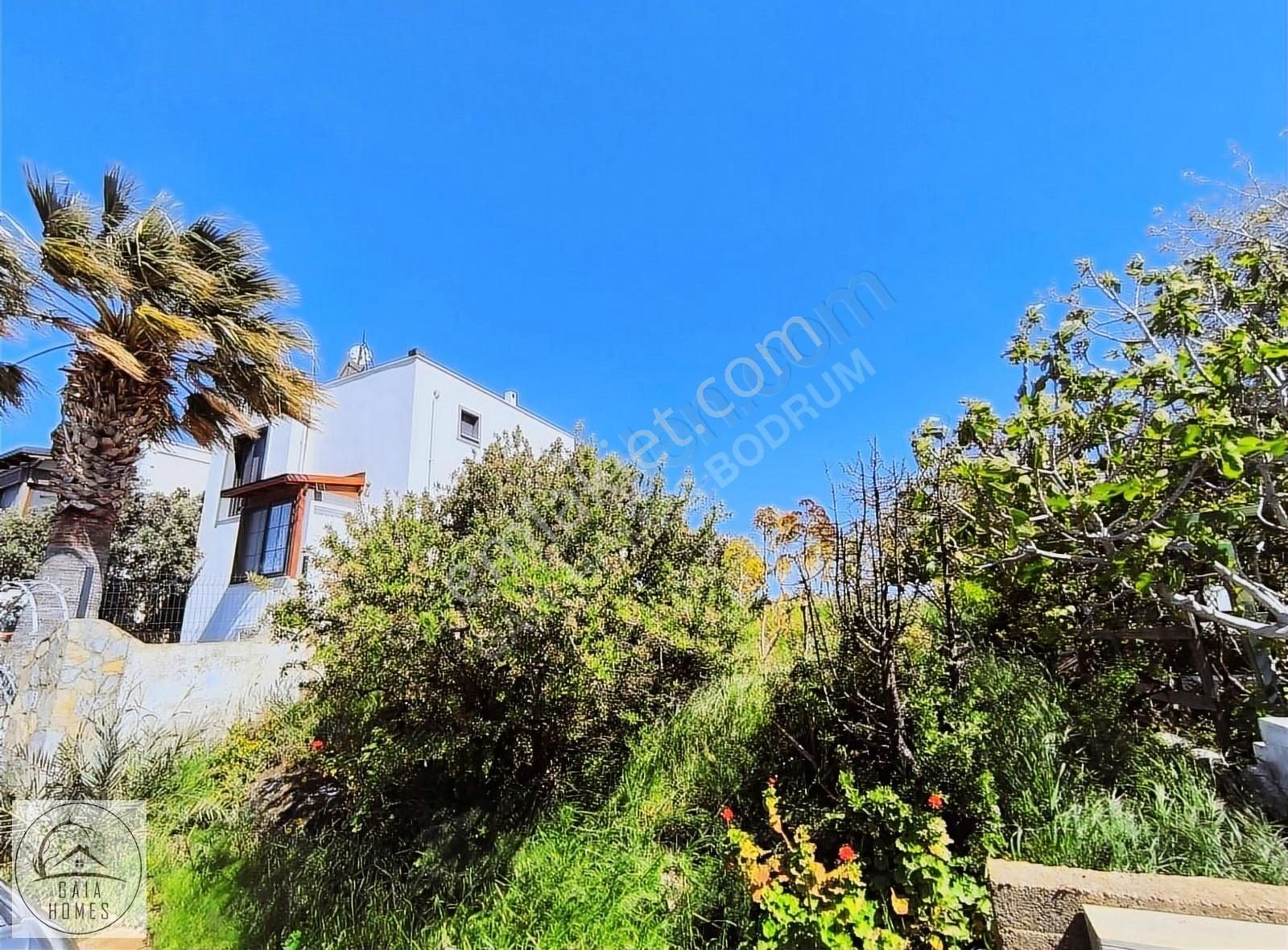 Denize Sıfır Sitede, Deniz Manzaralı Satılık Köşe Arsa - Görsel 7