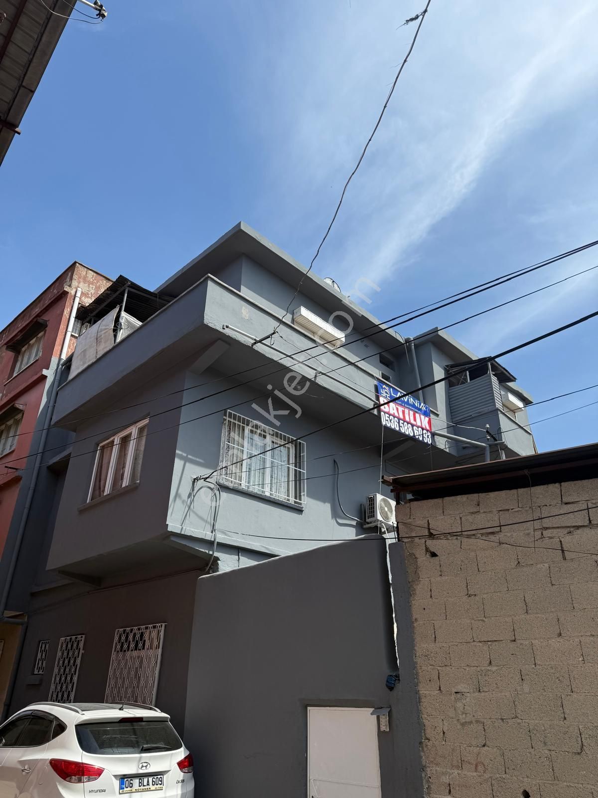 Laviniadan Yeşilyuva Mahallesinde 260 M2 Arsa İçerisinde 3 Katlı Satılık Müstakil Ev