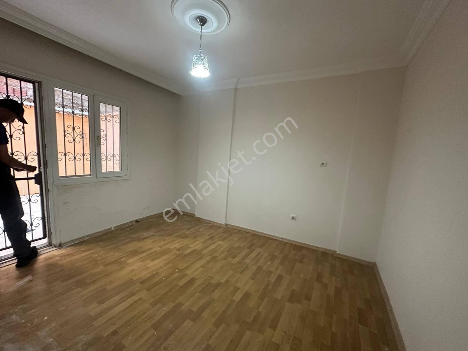 Turgutlu Satılık Altay Mah 85m2 2+1 Oda Doğalgazlı Balkonlu 35m2 Bahçeli Zemin Kat Daire