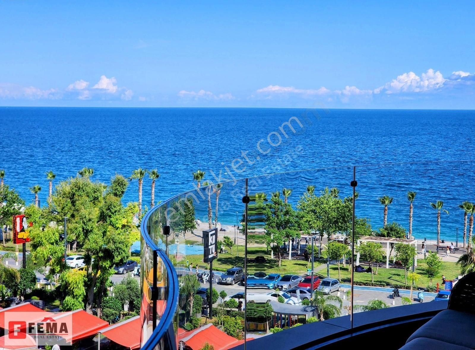 Denize Sıfır, Lüks Eşyalı 2+1 Kiralık Daire - Furnished For Rent