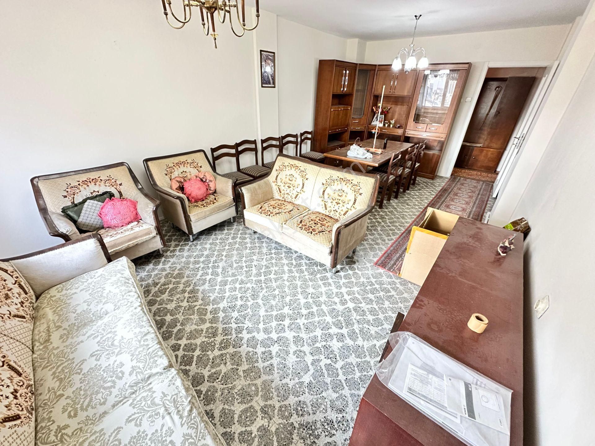 Balçova Ata Caddesi Üzeri 3+1 125 M2 Satılık Daire
