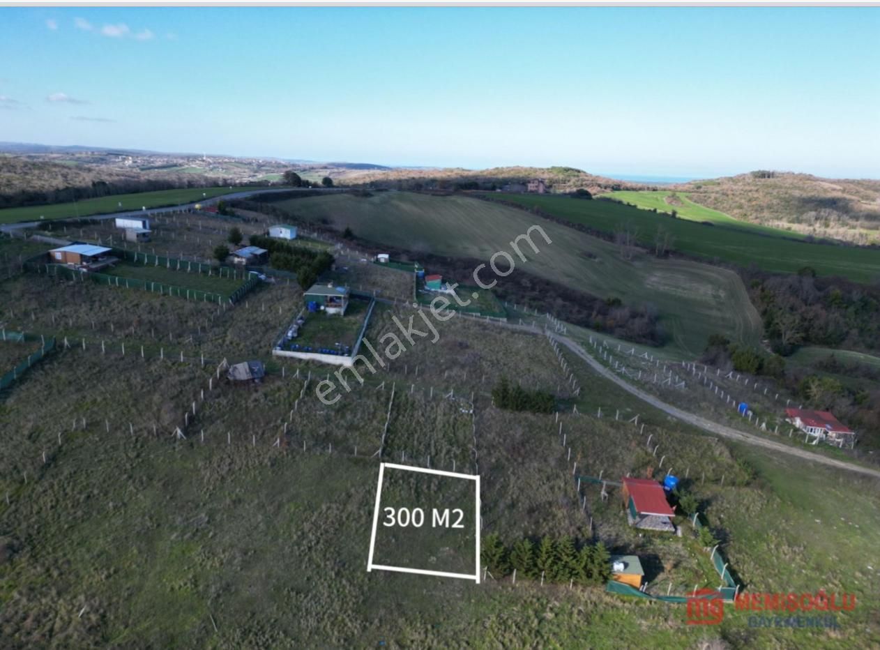 Ege Gayrimenkulden Silivri Akörende 300 M2 Tarla